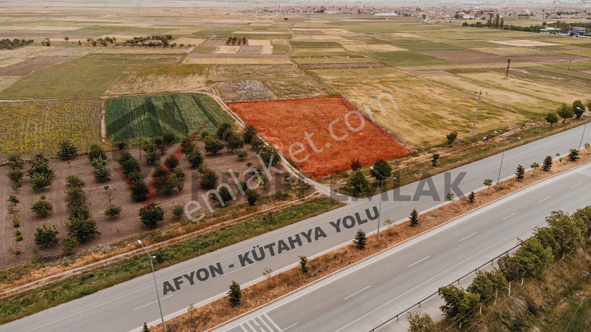 Afyonkarahisar Merkez Sadıkbey Satılık Tarla YOLA CEPHELİ YOL ÜZERİ KIYMETLİ TARLA