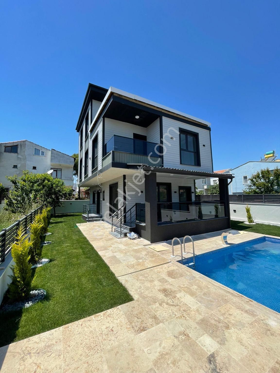 Marmaraereğlisi Yeniçiftlik Satılık Villa YENİÇİFTLİKTE 4+1 HAVUZLU ULTRA LÜX MALİKANE