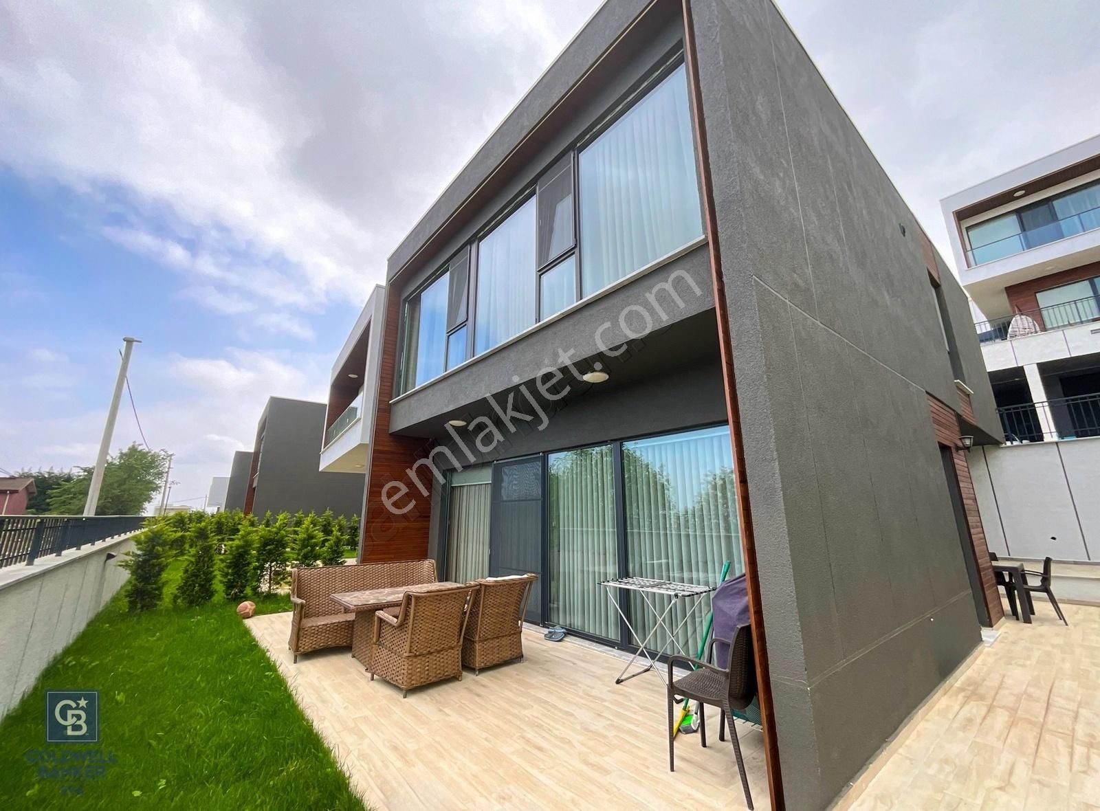 Serdivan İstiklal Satılık Villa Özel Fiyat!Remley MAHALLE de, müstakil garajlı 4+1 Villa