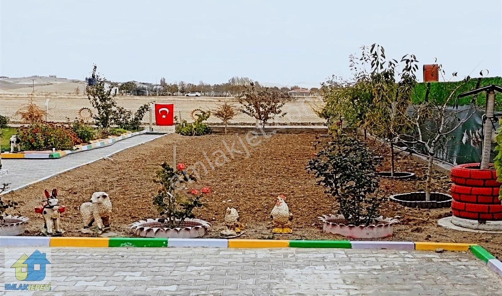 Keçiören Hisar Satılık Tarla KEÇİRÖREN BAĞLUMDA ANA YOL KENARI TEMELİ AÇILMIŞ MAZARALI BAHÇE