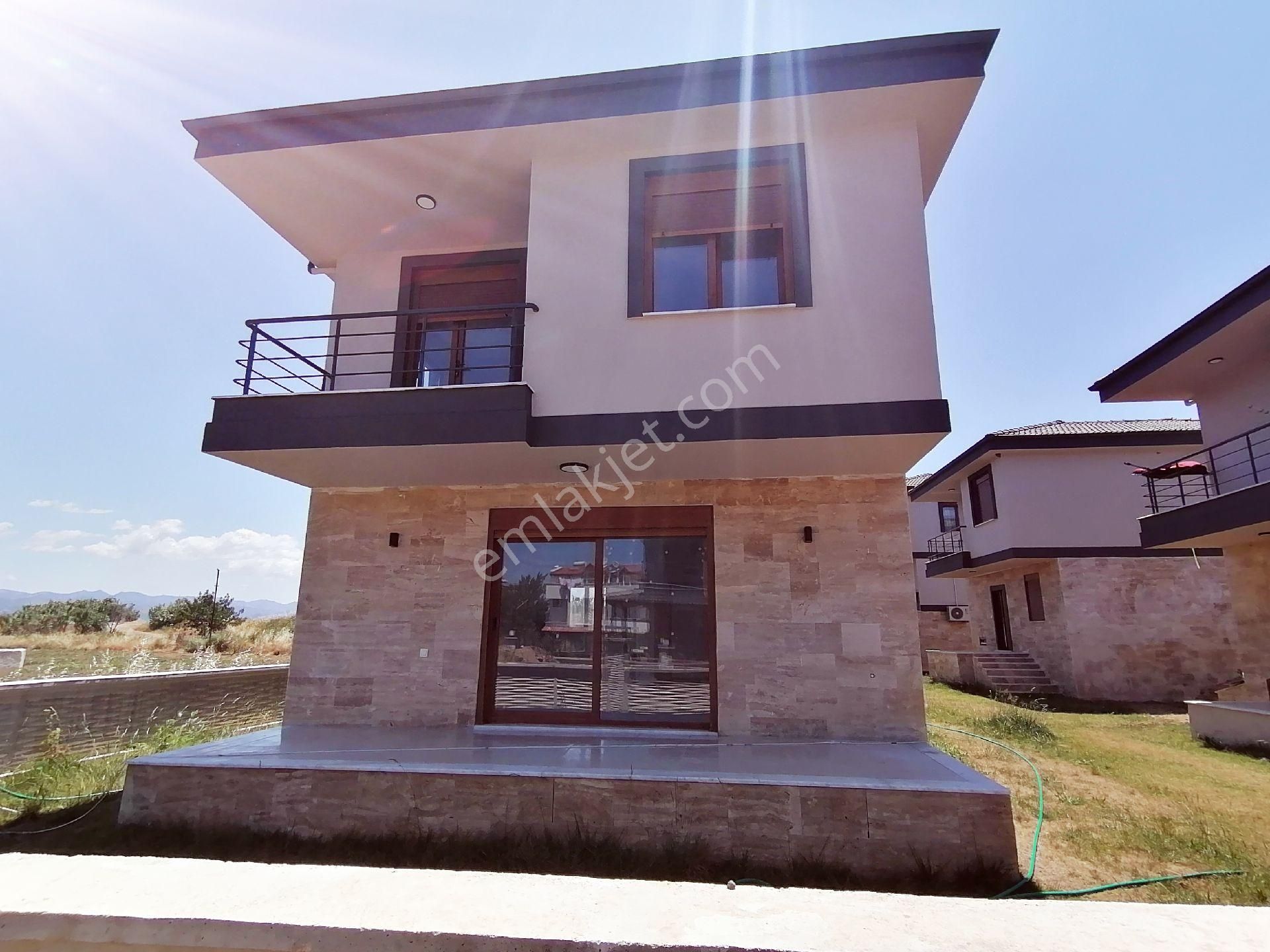 Ayvalık Altınova Satılık Villa MARİNADAN FIRSAT GENİŞ BAHÇELİ (DENİZE GİRİLEN BÖLGE) 