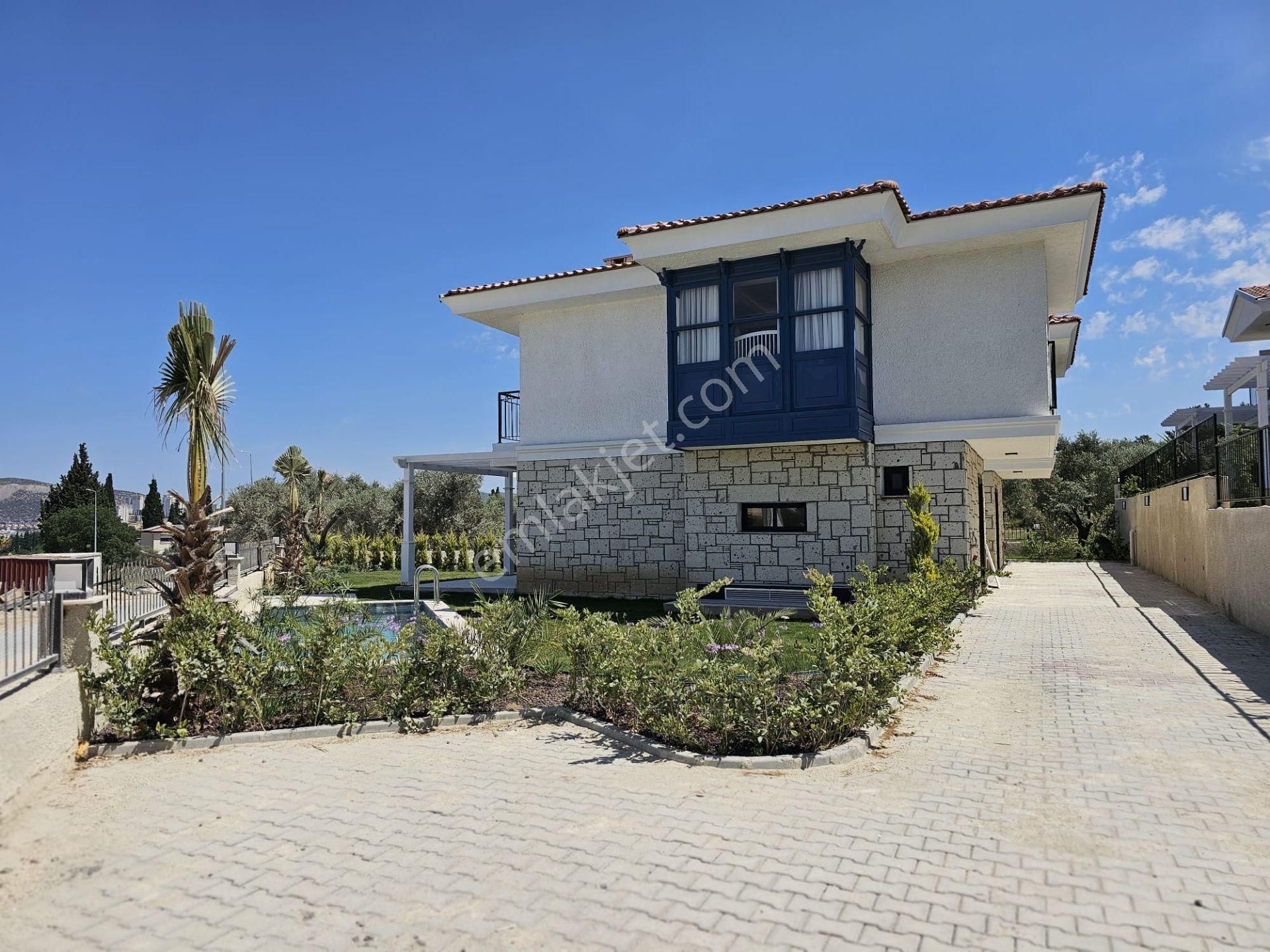 Kuşadası Karaova Satılık Villa Kuşadası Karaova'da Mükkemmel Bir Villa Arayanlar İçin