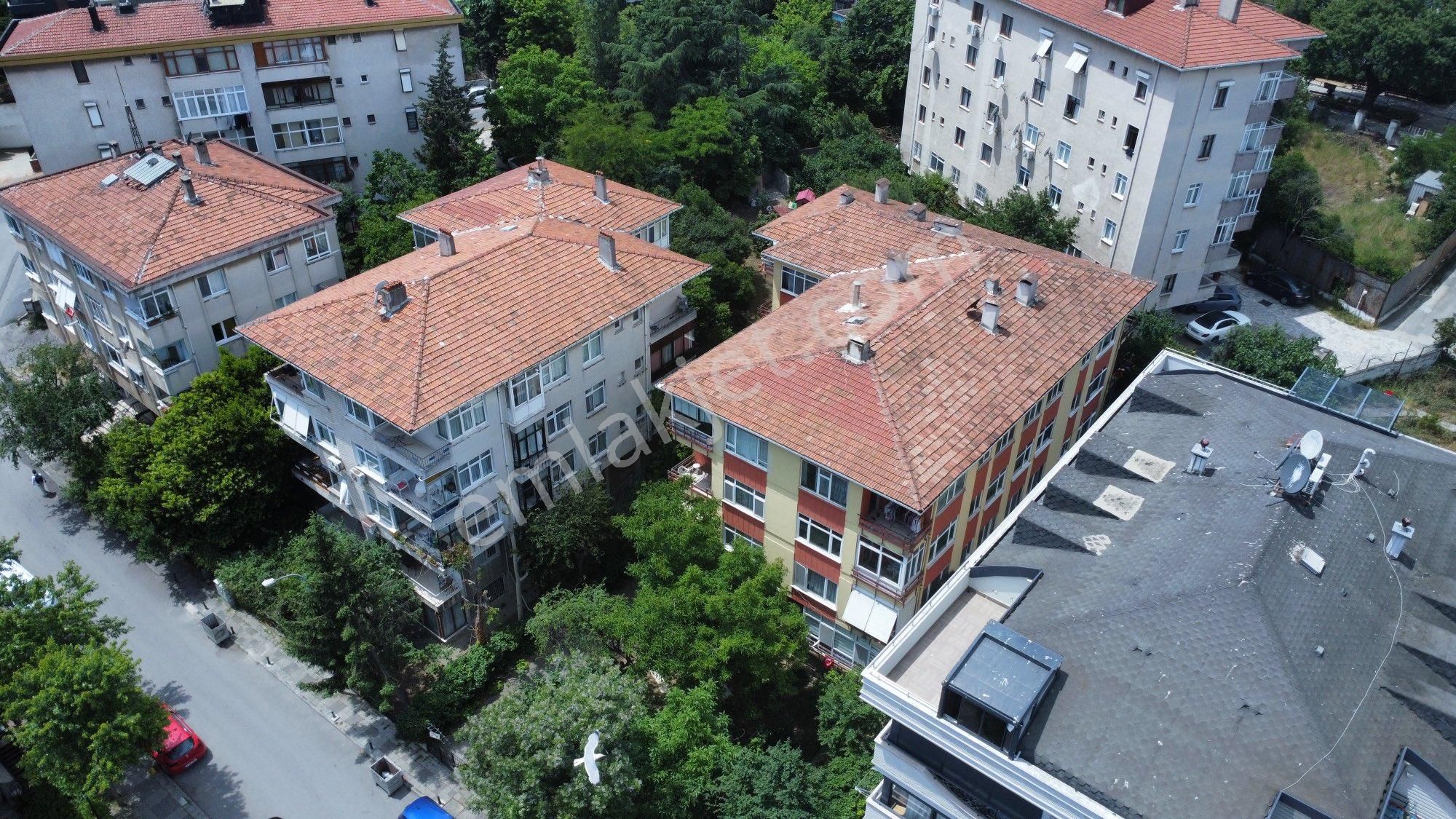 Kadıköy Acıbadem Satılık Daire ACIBADEM CADDESİNE 1. PARALEL SATILIK BAHÇE KATI