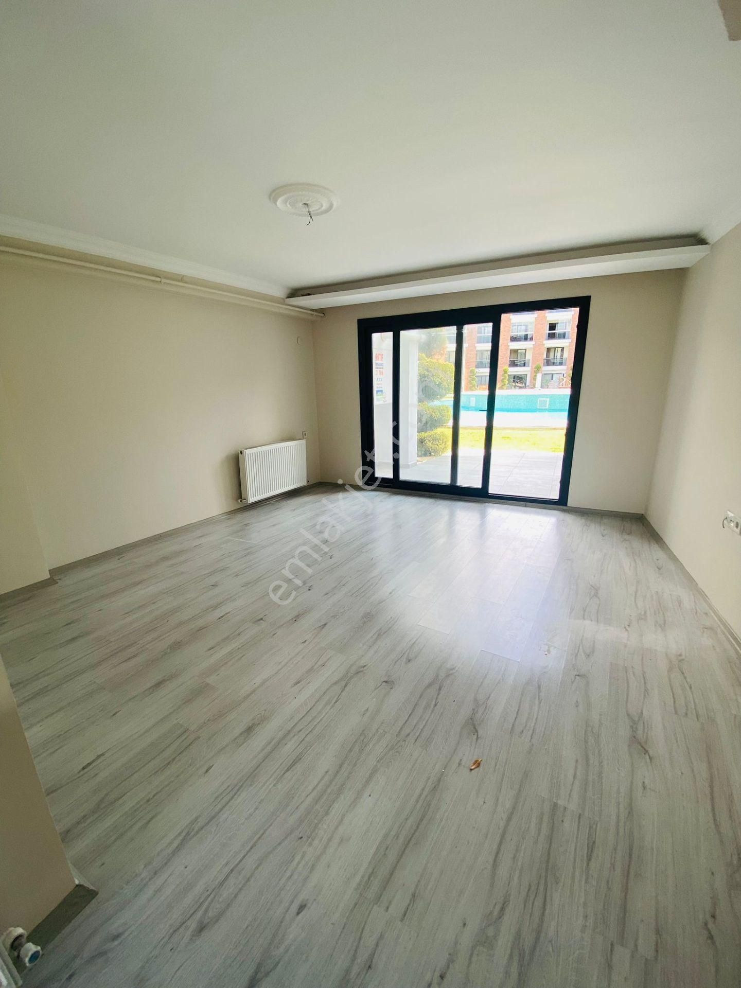 Mani̇sa  karaali̇'de havuzlu si̇te i̇çeri̇si̇nde 2+1 100m 15m bahçeli̇ satilik full lüx zemi̇n dublex