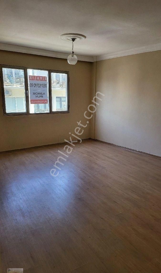 Konak Alsancak Satılık Ofis İzmir Alsancak Kıbrısşehitleri Caddesinde 1+1 70 M2 3.kat Ofis/konut Satılıktır.