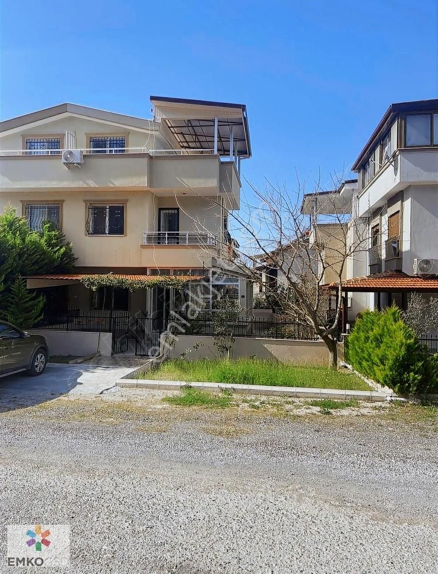 Menderes Orta Satılık Villa DENİZ MANZARALI, DENİZE YÜRÜME MESAFESİNDE VILLA(EMKO)