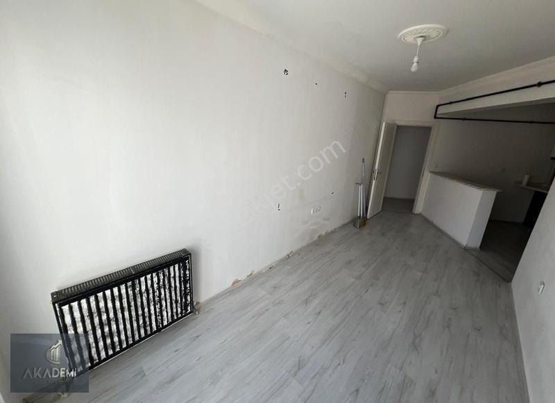 Tepebaşı Zafer Kiralık Daire AKADEMİ EMLAK'TAN ZAFER'DE EŞYASIZ KİRALIK 1+1