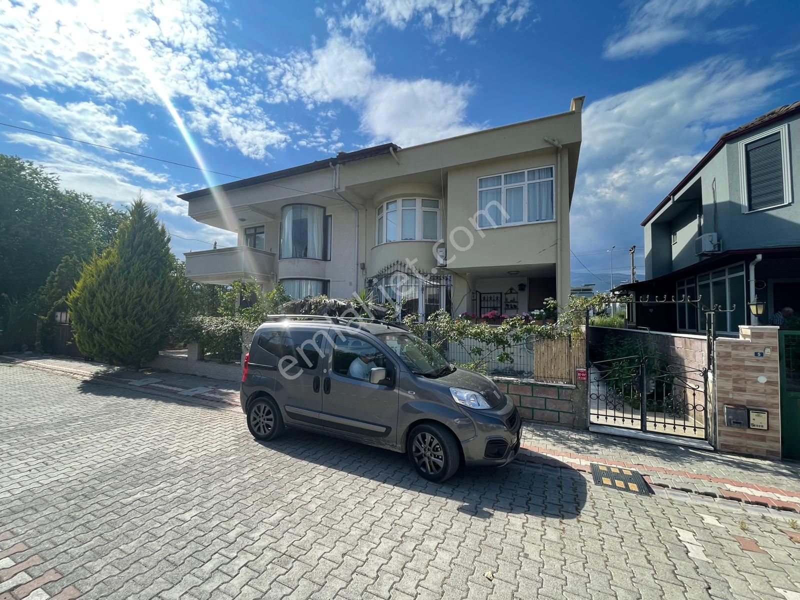 Edremit Akçay Satılık Villa Sabri Pınarbaşı'dan Akçay Yenimahalle'de Satılık Müstakil Ev