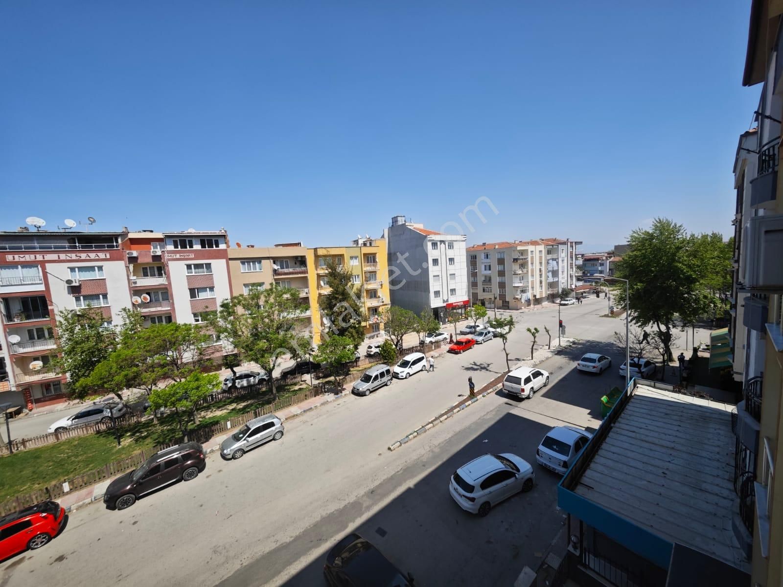 Yunusemre Cumhuriyet Satılık Daire  CUMHURİYET MAH. 3+1 130m2 3.KAT ÖNÜ AÇIK SATILIK ARAKAT DAİRE