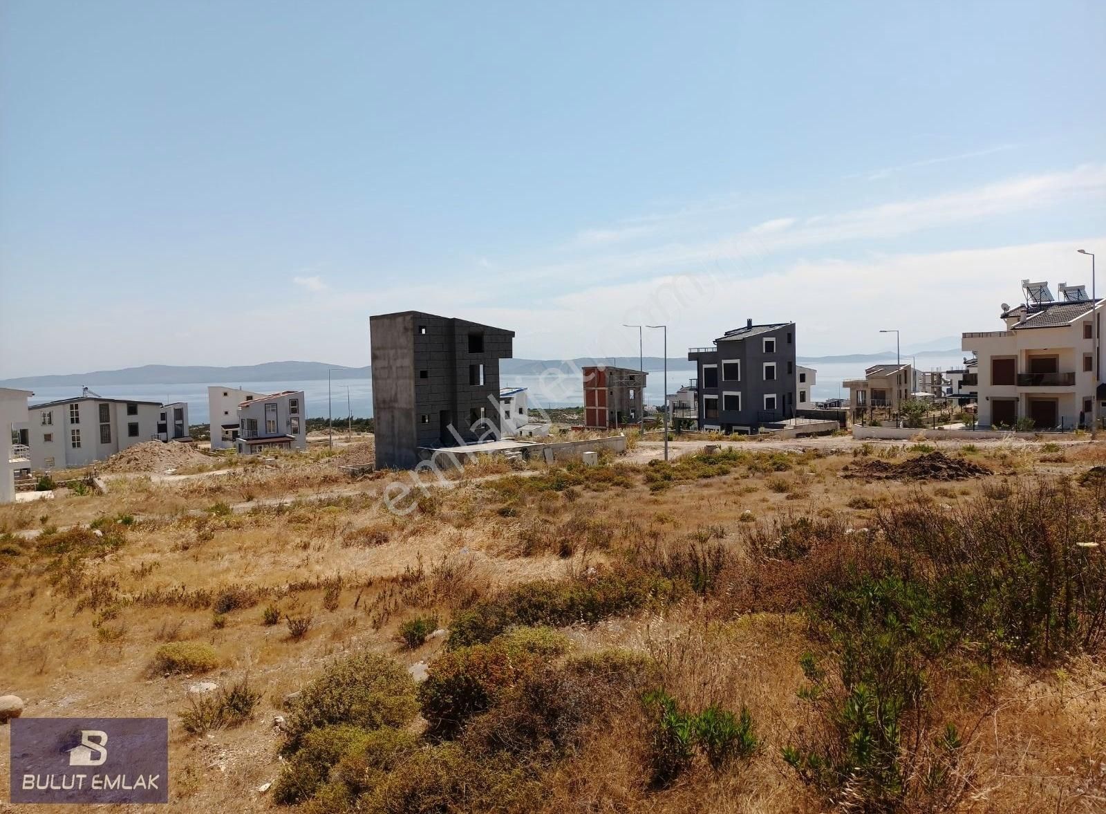 Karaburun Mordoğan Satılık Konut İmarlı Bulut Emlaktan Kamukentte 2,5kat Deniz Manzaralı Arsa