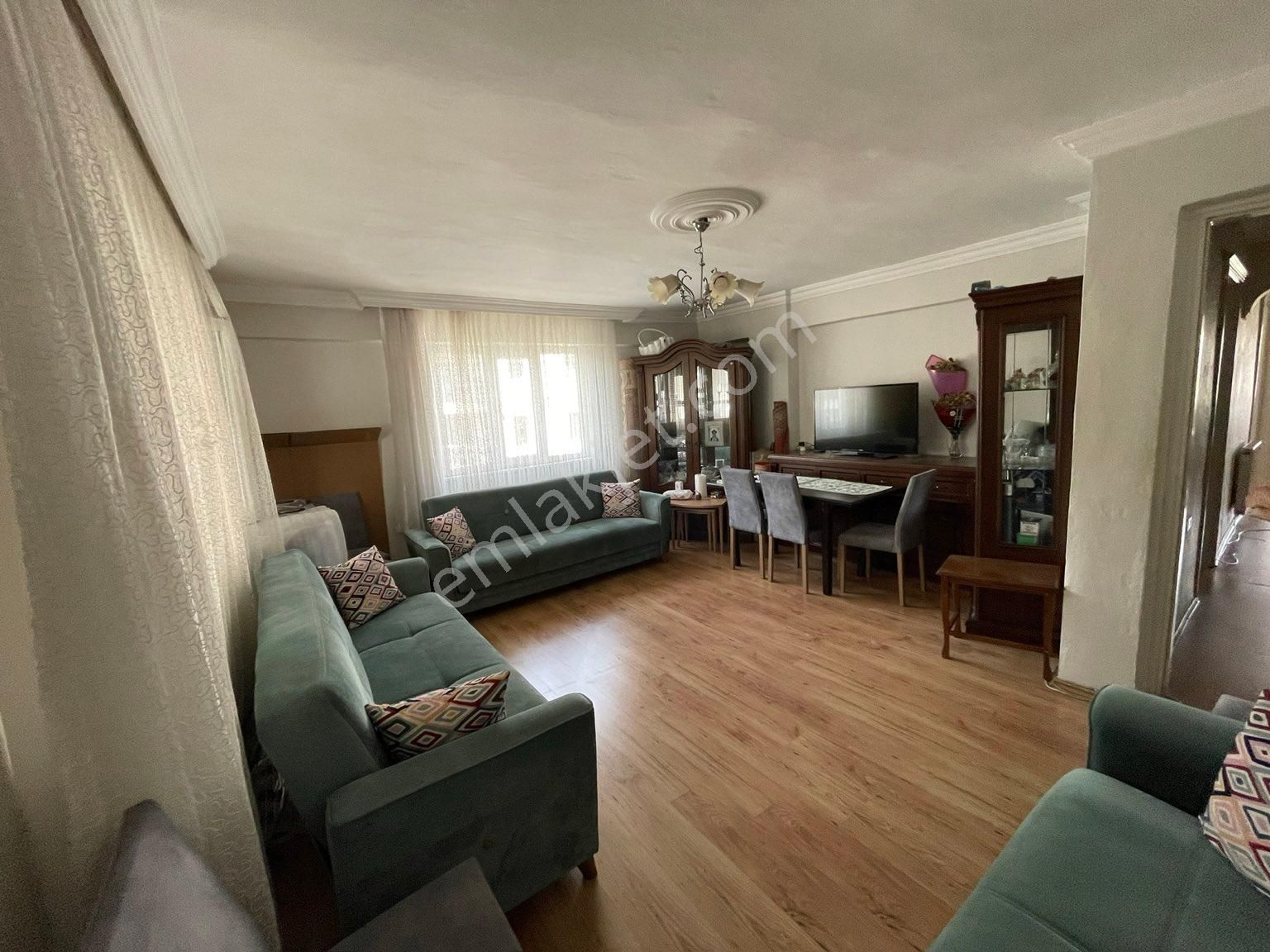 Bornova Erzene Satılık Daire BORNOVA MERKEZ ERZENE MAHALLESİ’NDE 3+1 SATILIK ARA KAT DAİRE