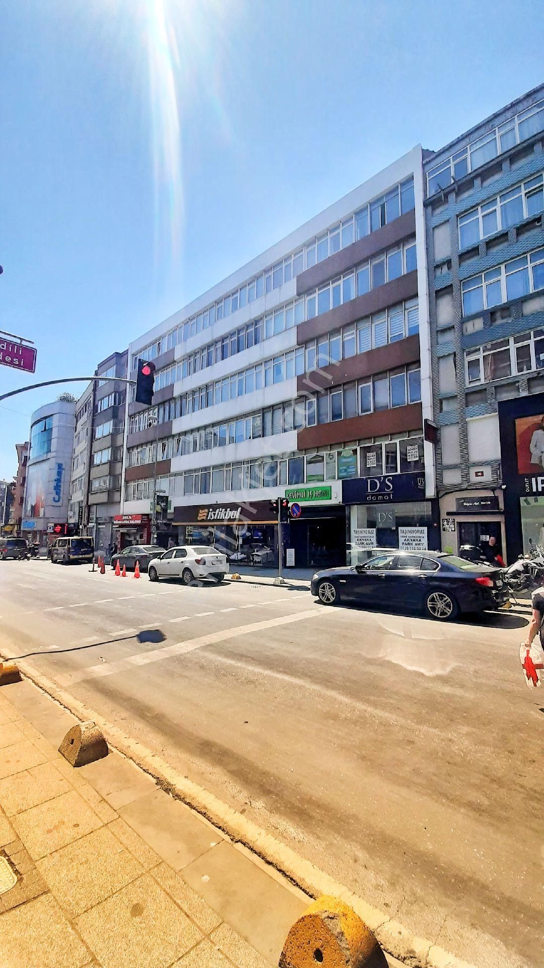 Kadıköy Osmanağa Kiralık Büro Kadıköy Osmanağa Sevimli İş Hanım Masrafsız Ofis