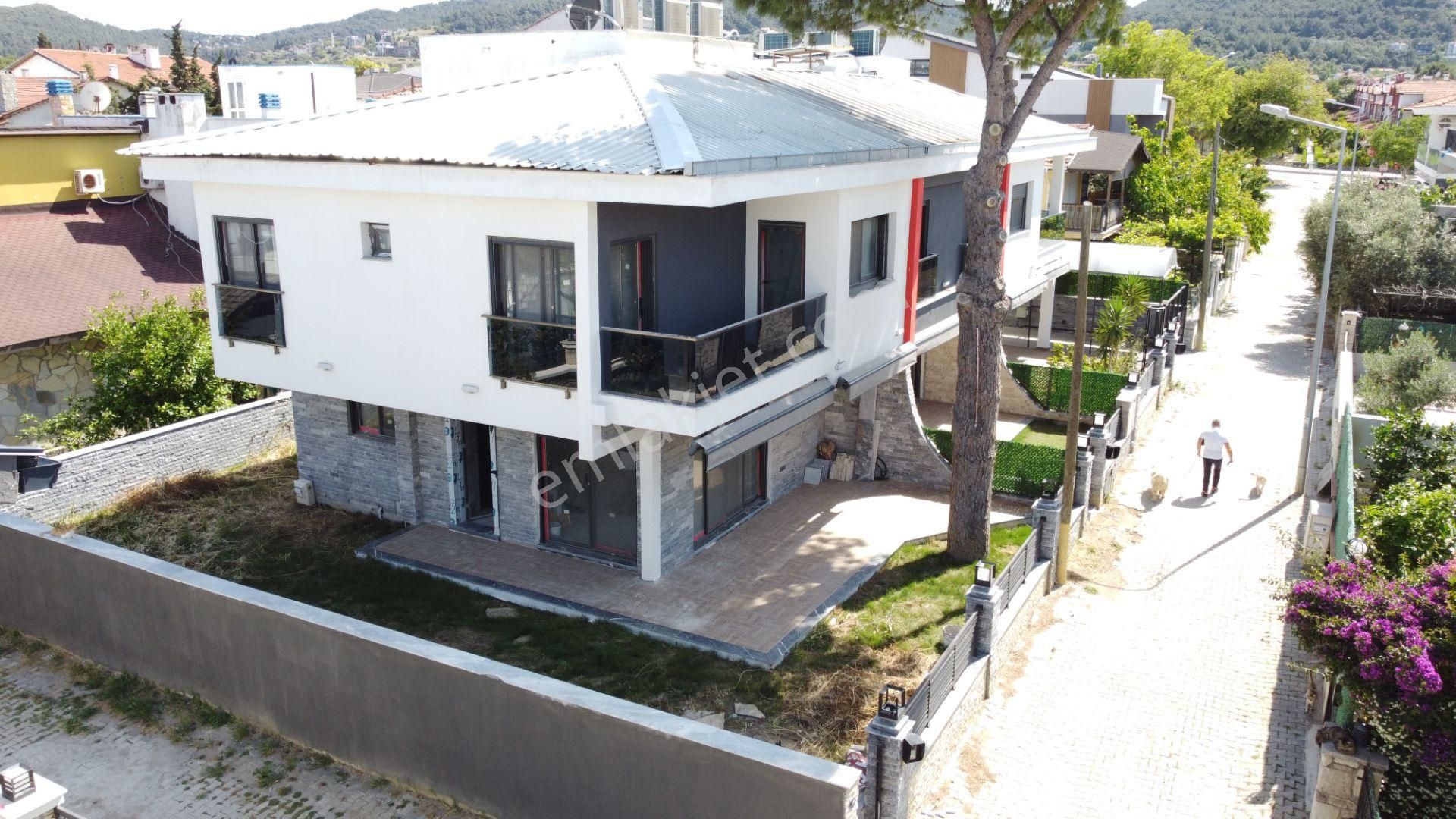 Urla Denizli Satılık Villa  URLA ÇEŞMEALTI DENİZE 50 M MESAFEDE SIFIR VİLLA 