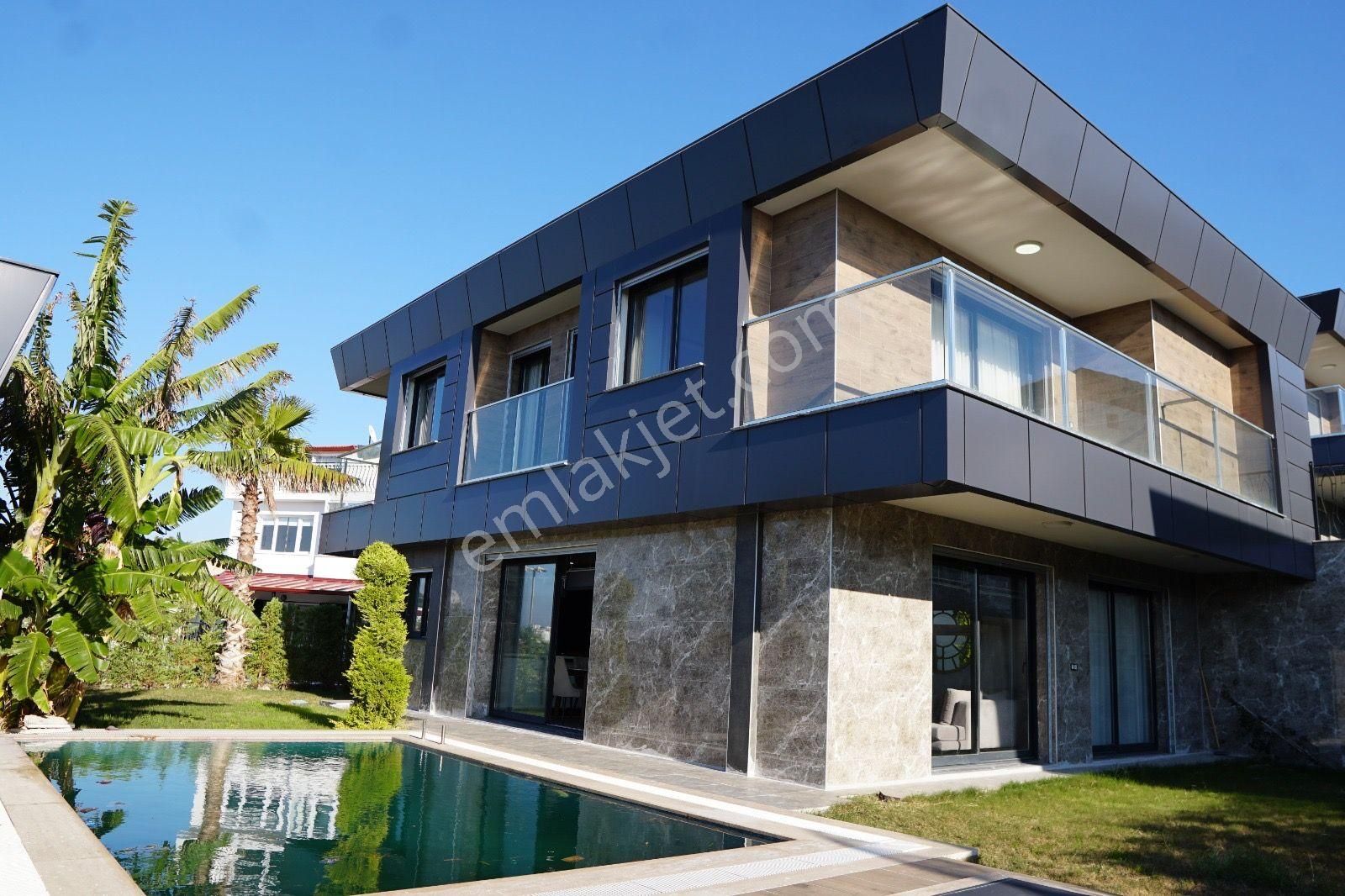 Kuşadası Kadınlar Denizi Satılık Villa KUŞADASI SATİLİK MERKEZDE MÜSTAKİL VİLLA 