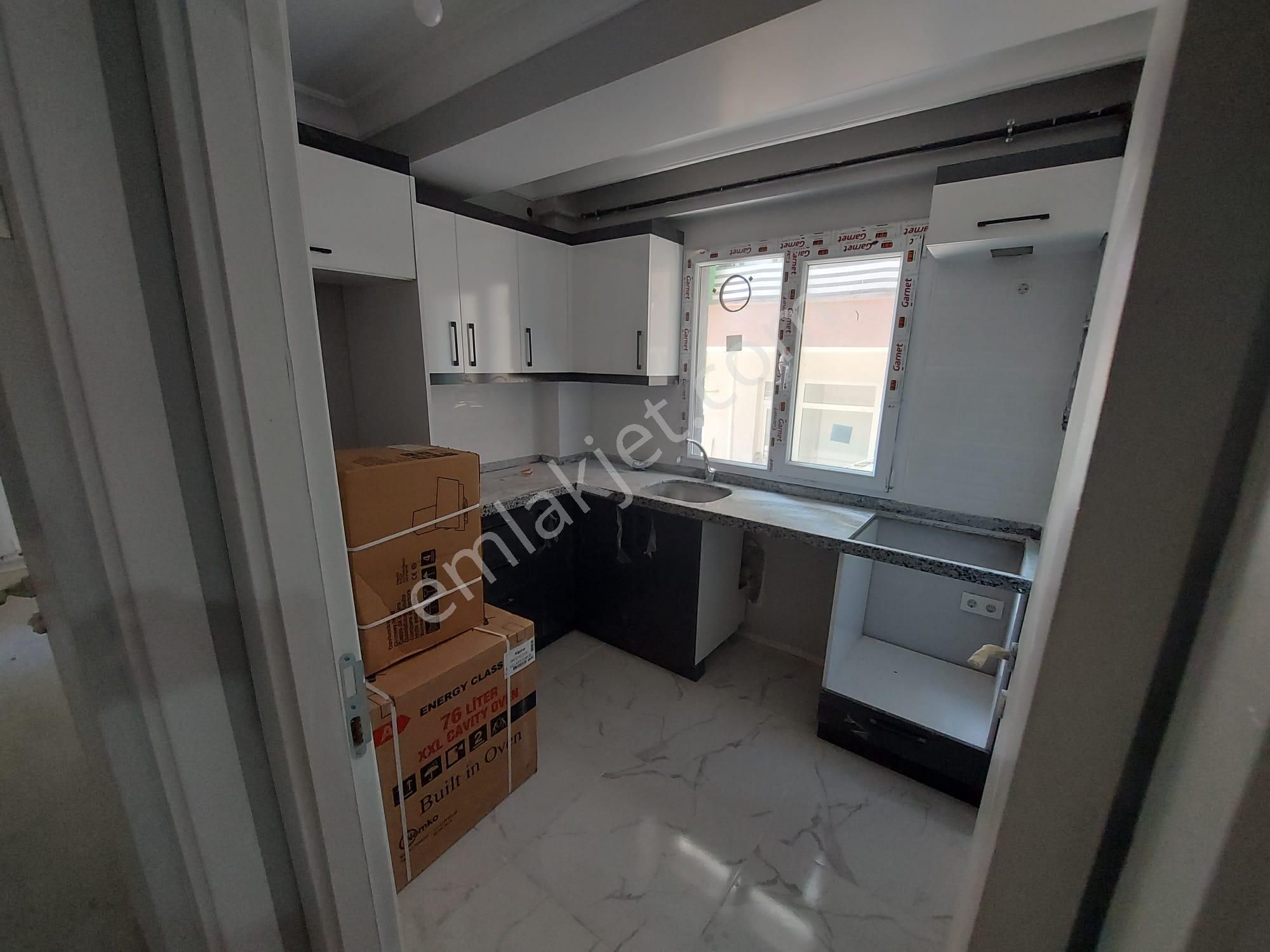 Avcılar Denizköşkler Kiralık Daire  metrobüse 2 dakika 2+1 sıfır 80m2 kiralık asansörlü daire