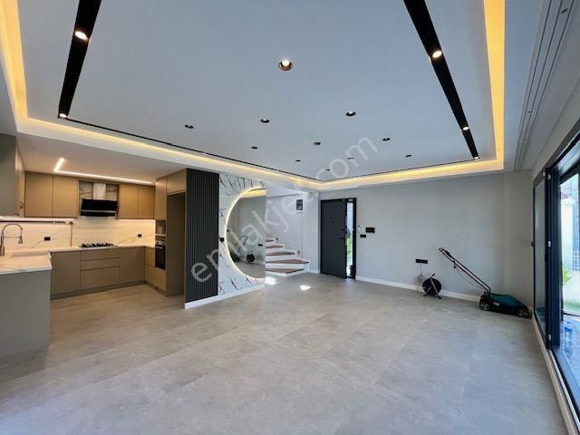 Seferihisar Villalar Bölgesinde, Kış Bahçeli, Teraslı Emsalsiz Lüks Villa - Görsel 5