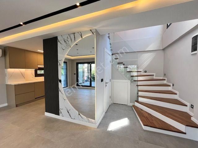 Seferihisar Villalar Bölgesinde, Kış Bahçeli, Teraslı Emsalsiz Lüks Villa - Görsel 3