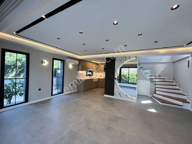 Seferihisar Villalar Bölgesinde, Kış Bahçeli, Teraslı Emsalsiz Lüks Villa - Görsel 8