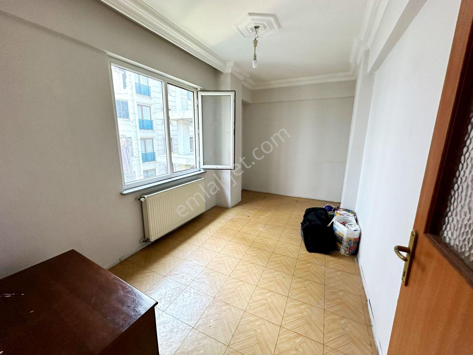 Bahçelievler Şirinevler Kiralık Daire ŞİRİNEVLERDE BAKIMLI 3+1 110m² 3.KAT METRO VE METROBÜSE 10DK