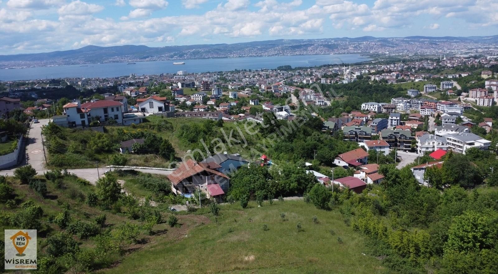 Başiskele Döngel Satılık Villa İmarlı BAŞİSKELE 'DE DENİZ MANZARALI ARSA