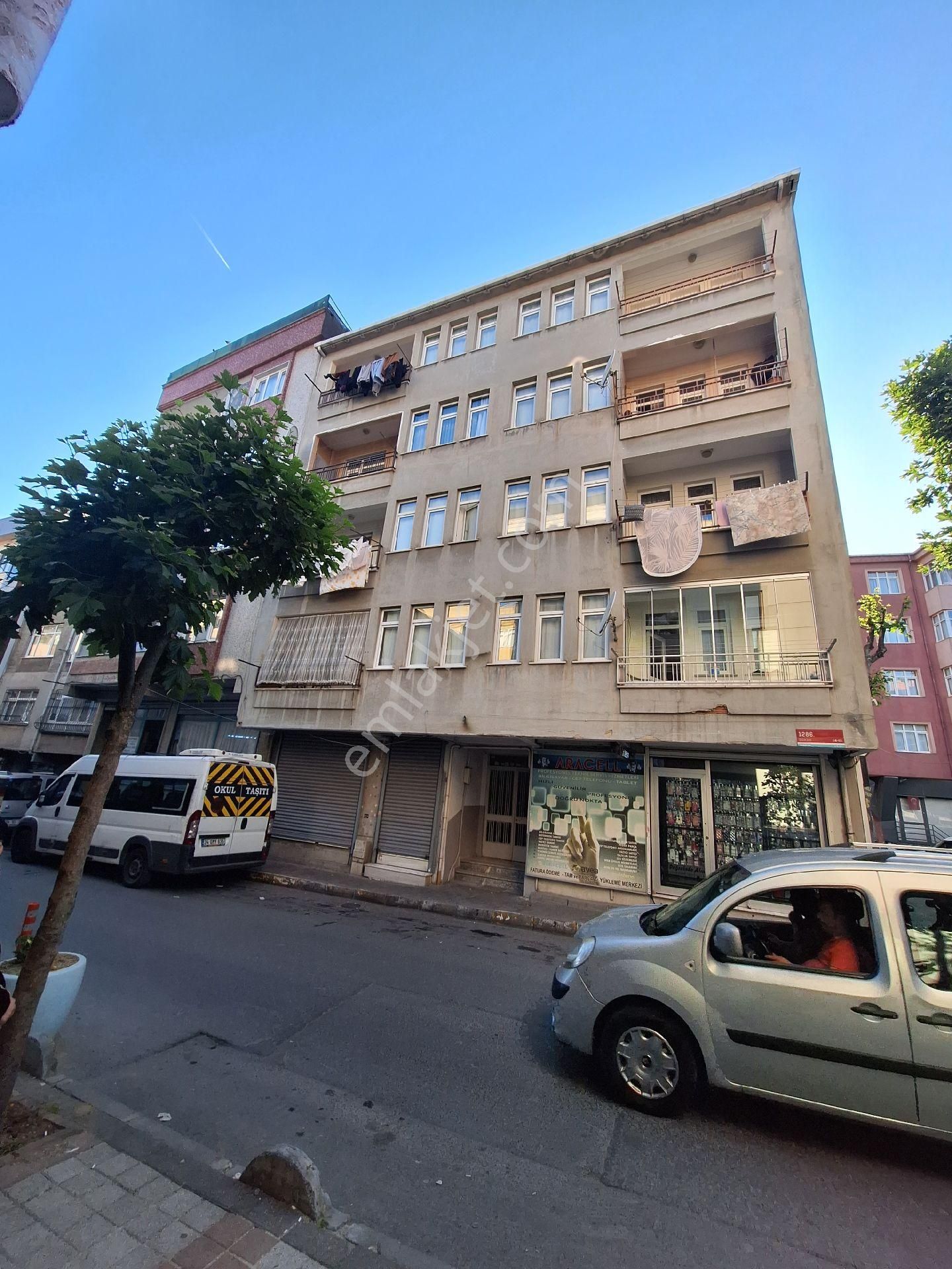 Bağcılar Güneşli Satılık Bina Bağcılar Güneşli'de Satılık 4 Daire + 2 Dükkan