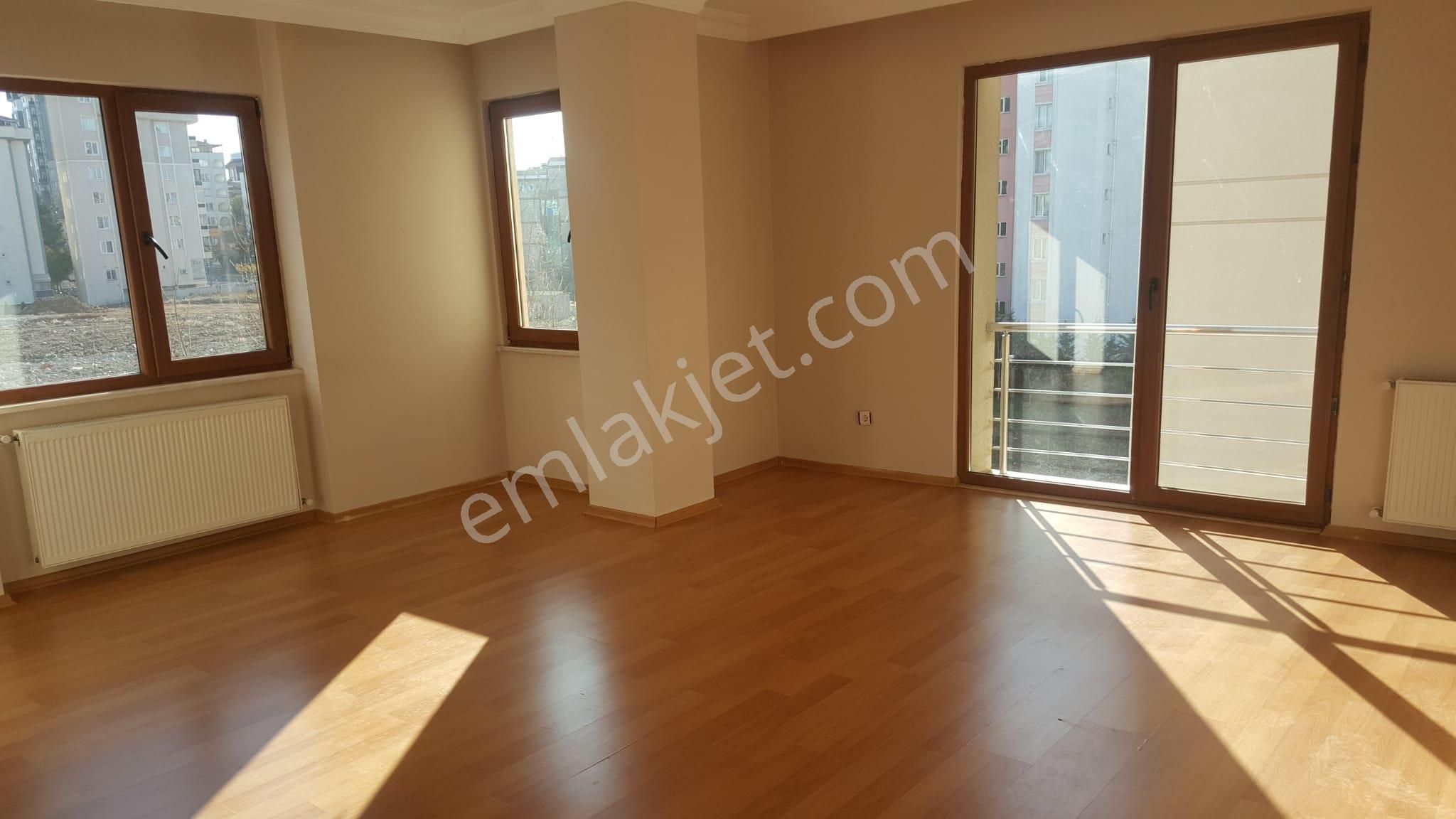 Kartal Karlıktepe Satılık Daire  KARTAL KARLIKTEPEDE KATTA TEK 3+1 SATILIK DAİRE