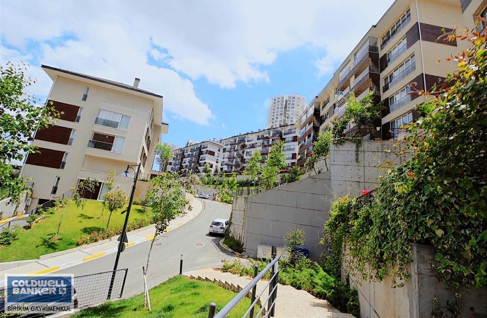 Maltepe Zümrütevler Kiralık Daire SERAP PARLAR'DAN MALTEPE SÜRREYYAPAŞA FUAYE DE 3+1 KİRALIK DAİRE