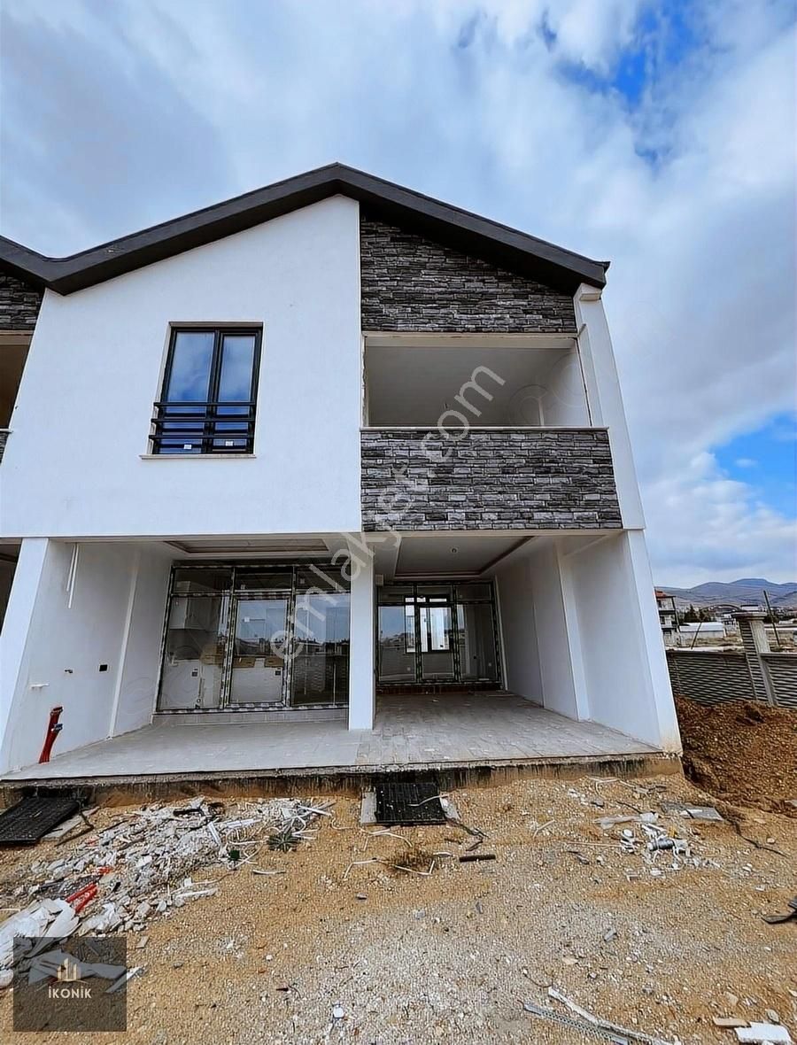 Selçuklu Parsana Satılık Villa PEMA KOLEJİNE YAKIN SATILIK 4+1 LÜKS VİLLA