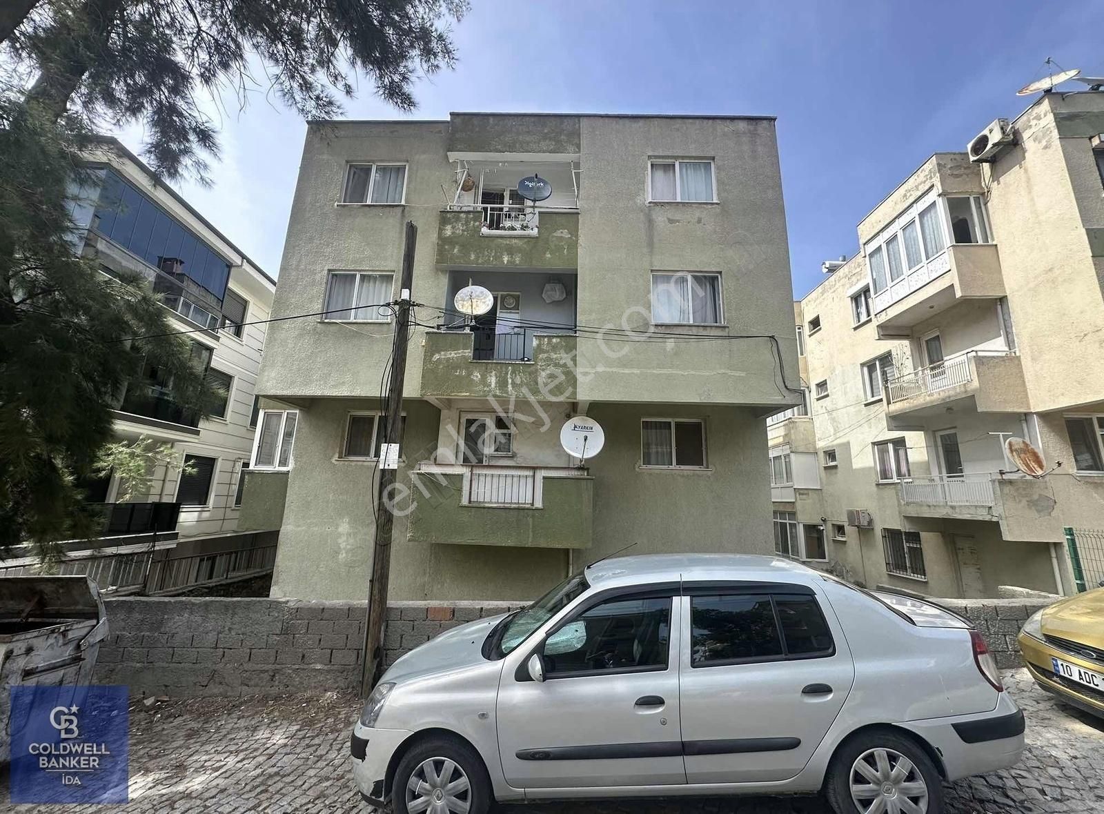 Ayvalık 150 Evler Satılık Daire Ayvalık 150 evler mahallesinde 1+1 Satılık daire