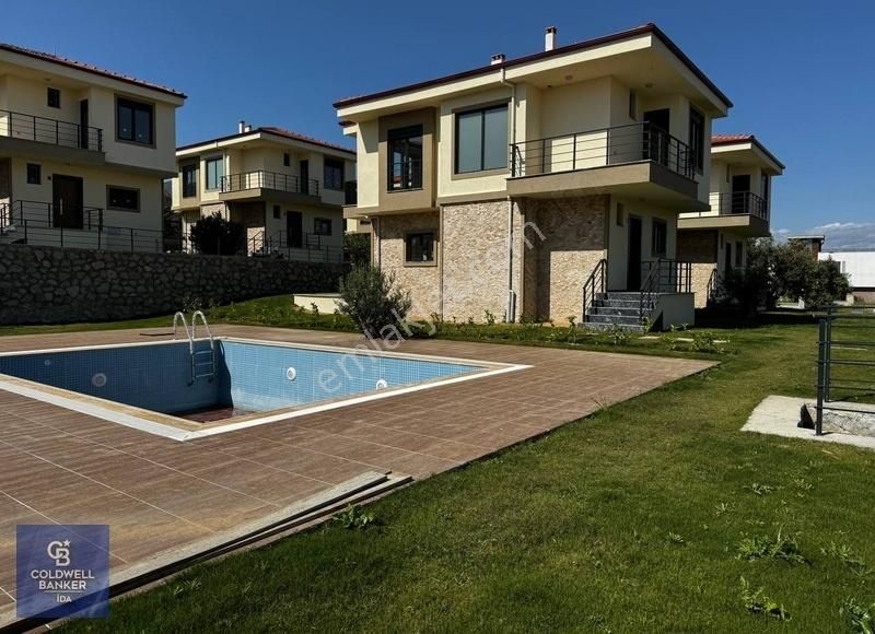 Gömeç Karaağaç Satılık Villa Gömeç Karağaçta Denize 300mt Havuzlu Sitede 3+1 Satılık Villa