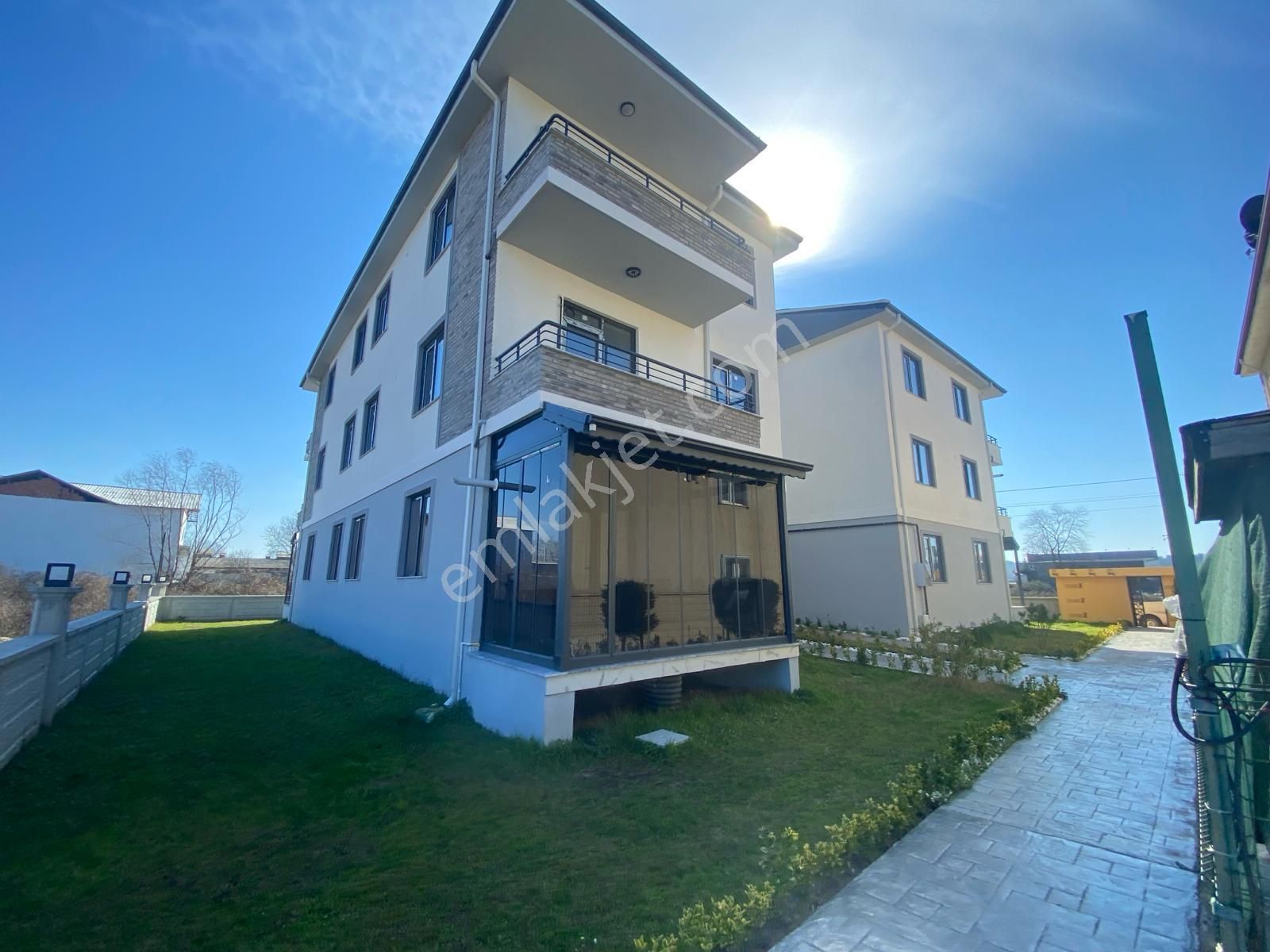 Karasu Yalı Satılık Daire  GENİŞ METREKARELİ SIFIR YERDEN ISITMALI ÖNÜ KAPANMAZ 2+1 SATILIK DAİRE