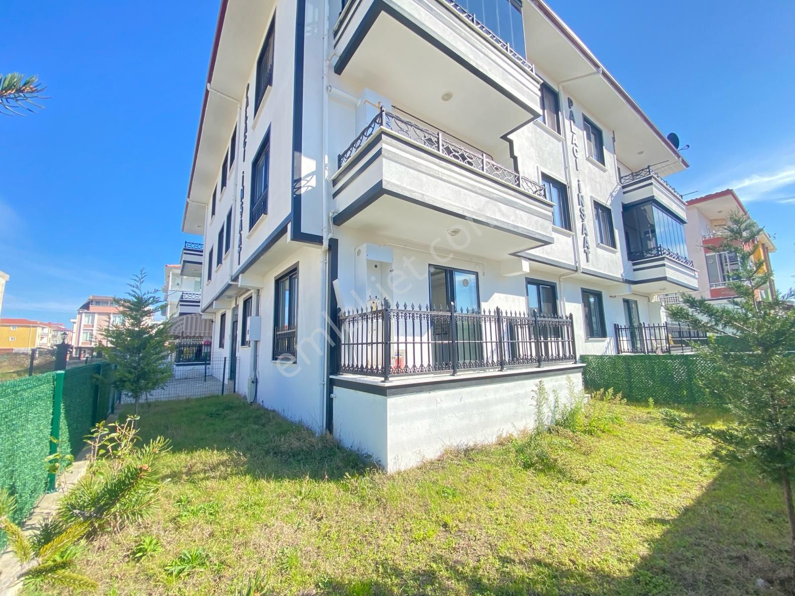 Karasu Yalı Satılık Daire  DENİZE 100 METREDE SIFIR ÖN CEPHE 2+1 SATILIK DAİRE