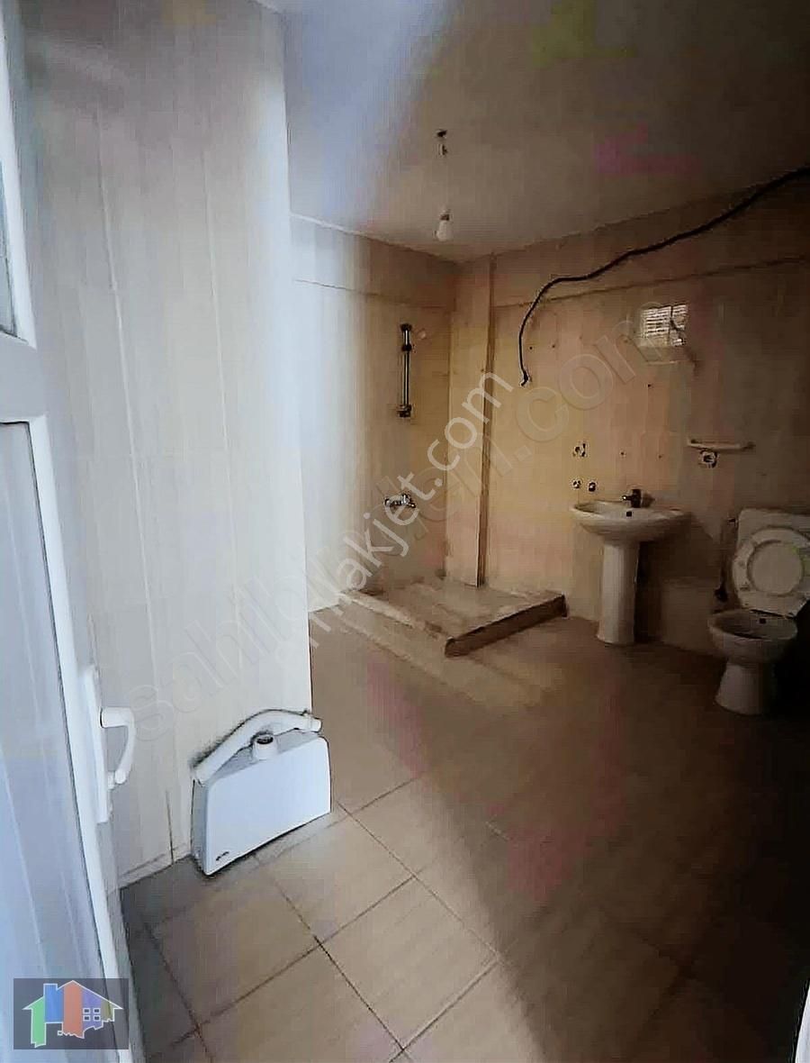 Bornova Atatürk Satılık Daire MERKEZİ KONUMDA 80 M2 KAPALI MUTFAK 1+1 SATILIK DAİRE