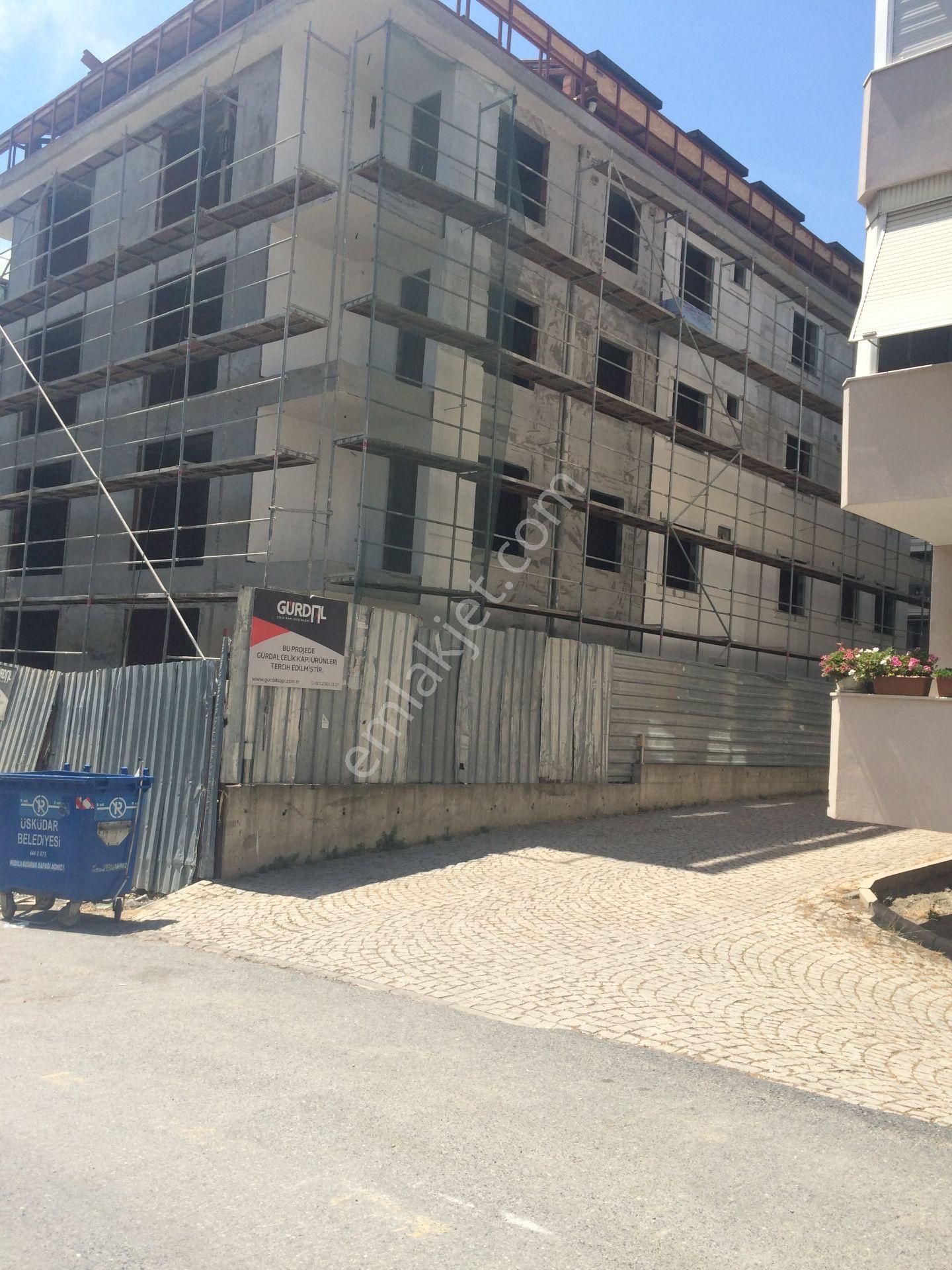 Üsküdar Acıbadem Satılık Daire  ARACI 'DAN CADDEYE YAKIN PROJEDEN  3+1 ARA KAT DAİRE