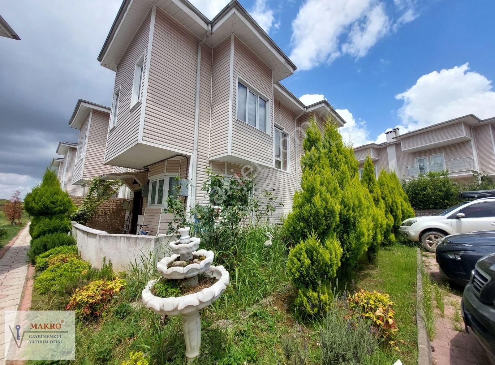 Kartepe Arslanbey Satılık Villa KARTEPE'DE KISMİ EŞYALI 4+1 FIRSAT TRİBLEX VİLLA