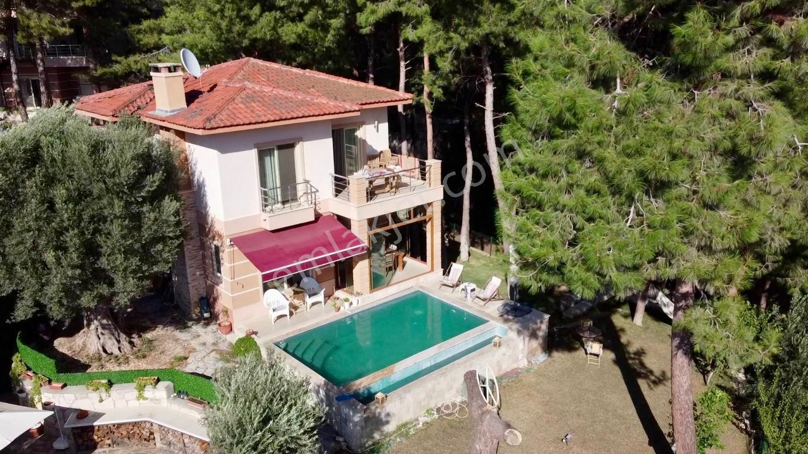 Kuşadası Soğucak Satılık Villa  DENİZ MANZARALI, ORMANIN İÇİNDE 3+1 HAVUZLU VİLLA