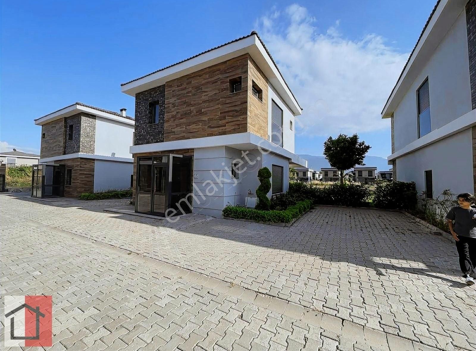 Kuşadası Davutlarda Havuzlu Sitede Tek Müstakil Villa - Görsel 5