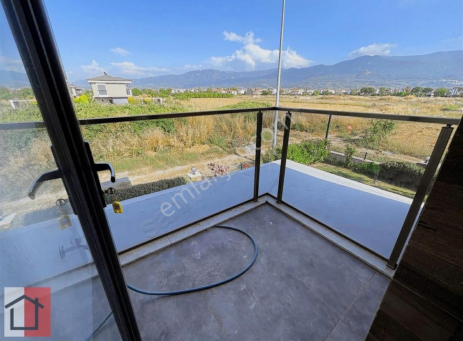 Kuşadası Davutlarda Havuzlu Sitede Tek Müstakil Villa - Görsel 2