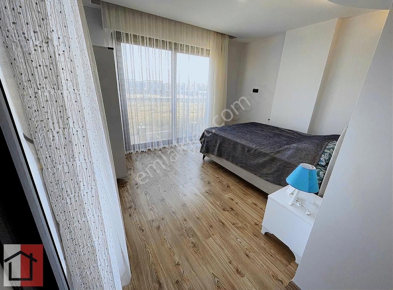 Kuşadası Davutlarda Havuzlu Sitede Tek Müstakil Villa - Görsel 14