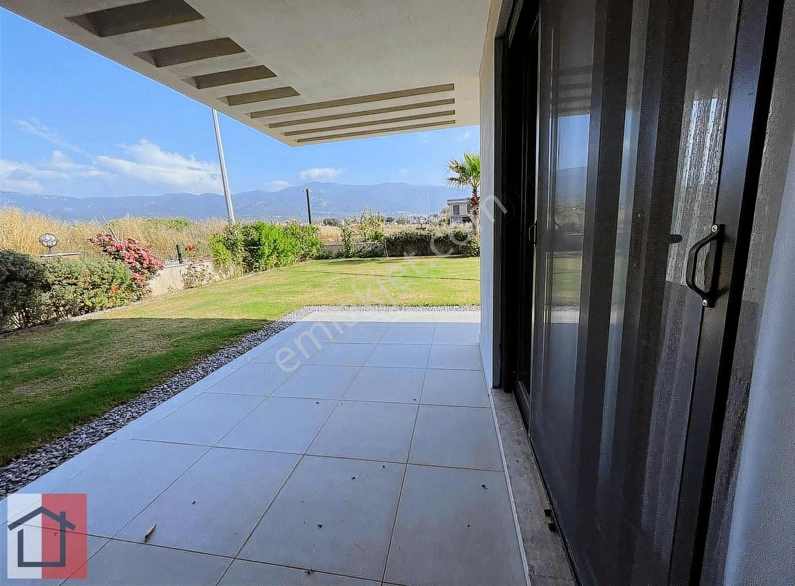 Kuşadası Davutlarda Havuzlu Sitede Tek Müstakil Villa - Görsel 15