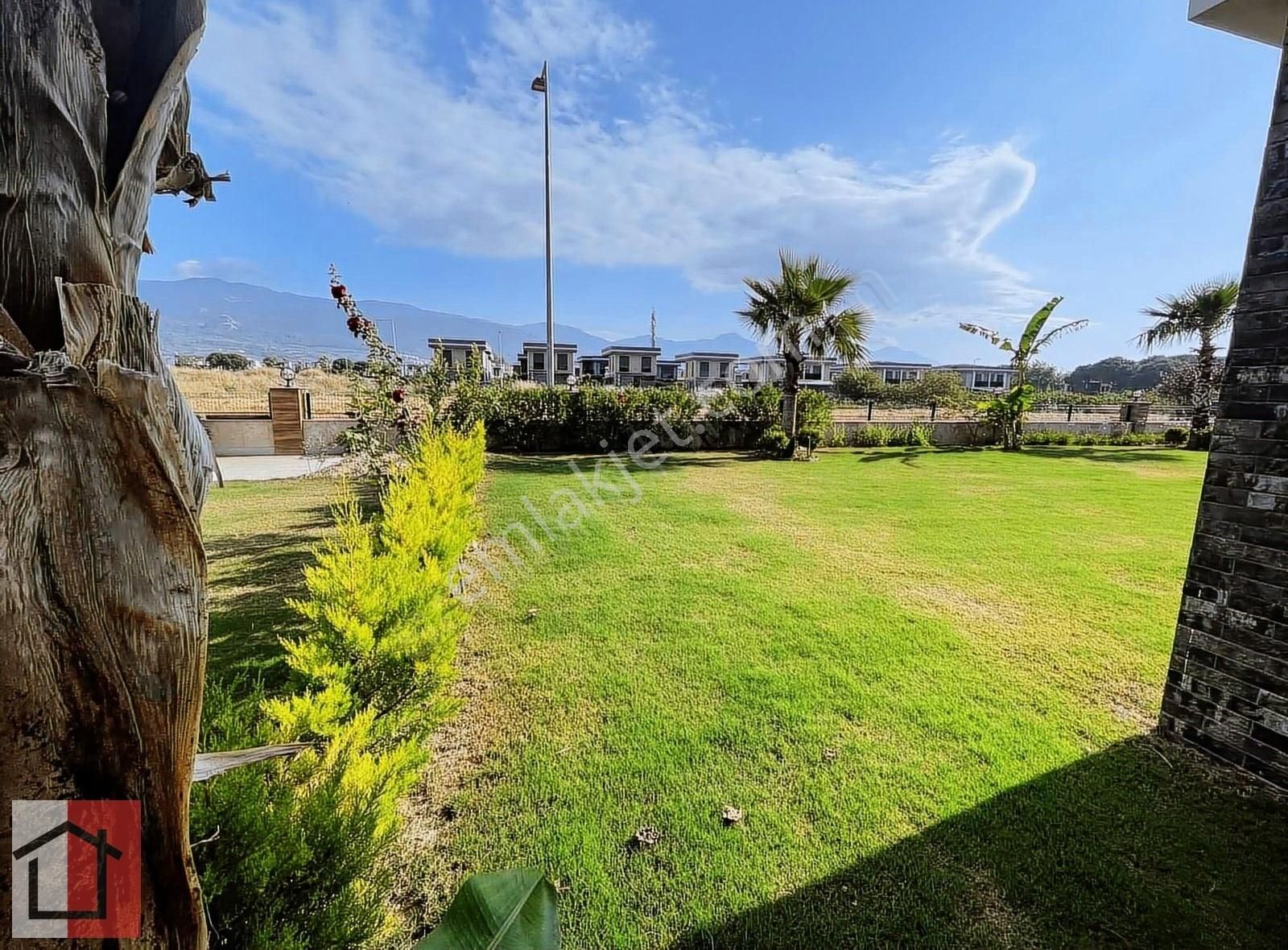 Kuşadası Davutlarda Havuzlu Sitede Tek Müstakil Villa - Görsel 31