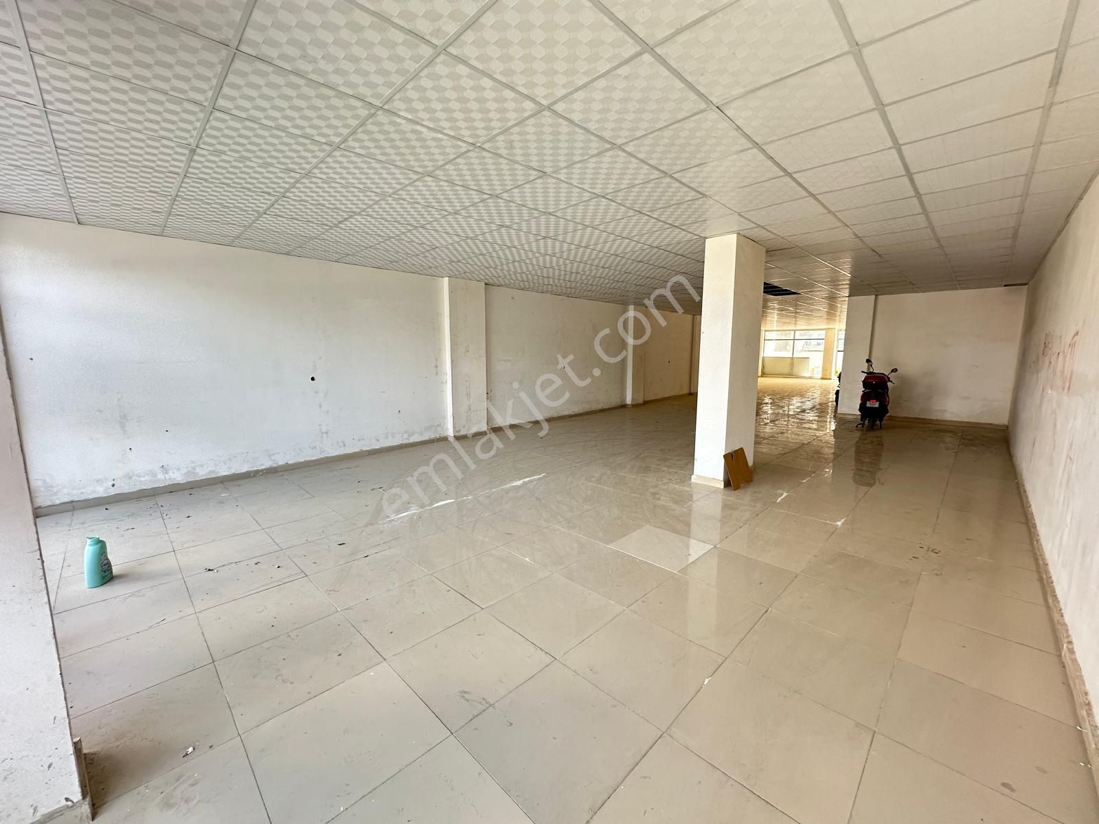 Alaşehir Fatih Kiralık Genel  LİDYA GAYRİMENKUL' DEN FATİH MAHALLESİN' DE CADDE ÜZERİ 260 M2 BOŞ DÜKKAN VEYA DEPO KİRALIK