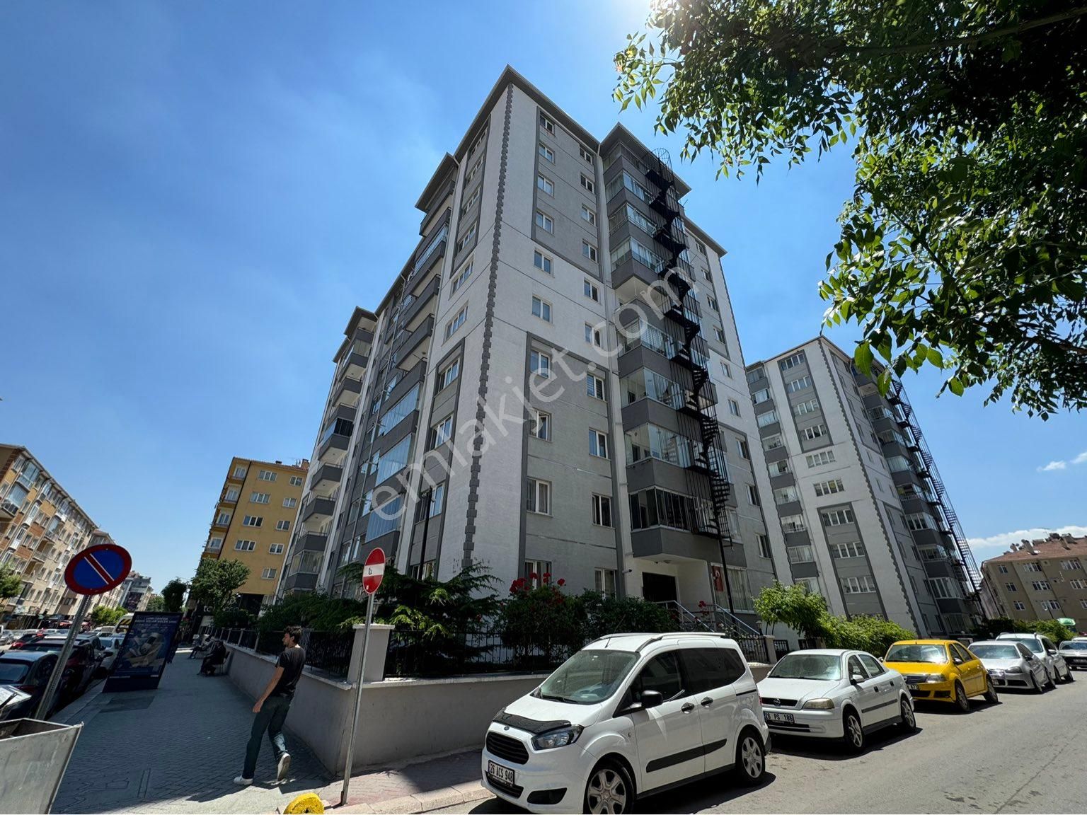 Tepebaşı Yenibağlar Satılık Daire  PERA'DAN SEYLAP CD. ÜZERİ ASANSÖRLÜ FERAH SİTE İÇİ 3+1 DAİRE