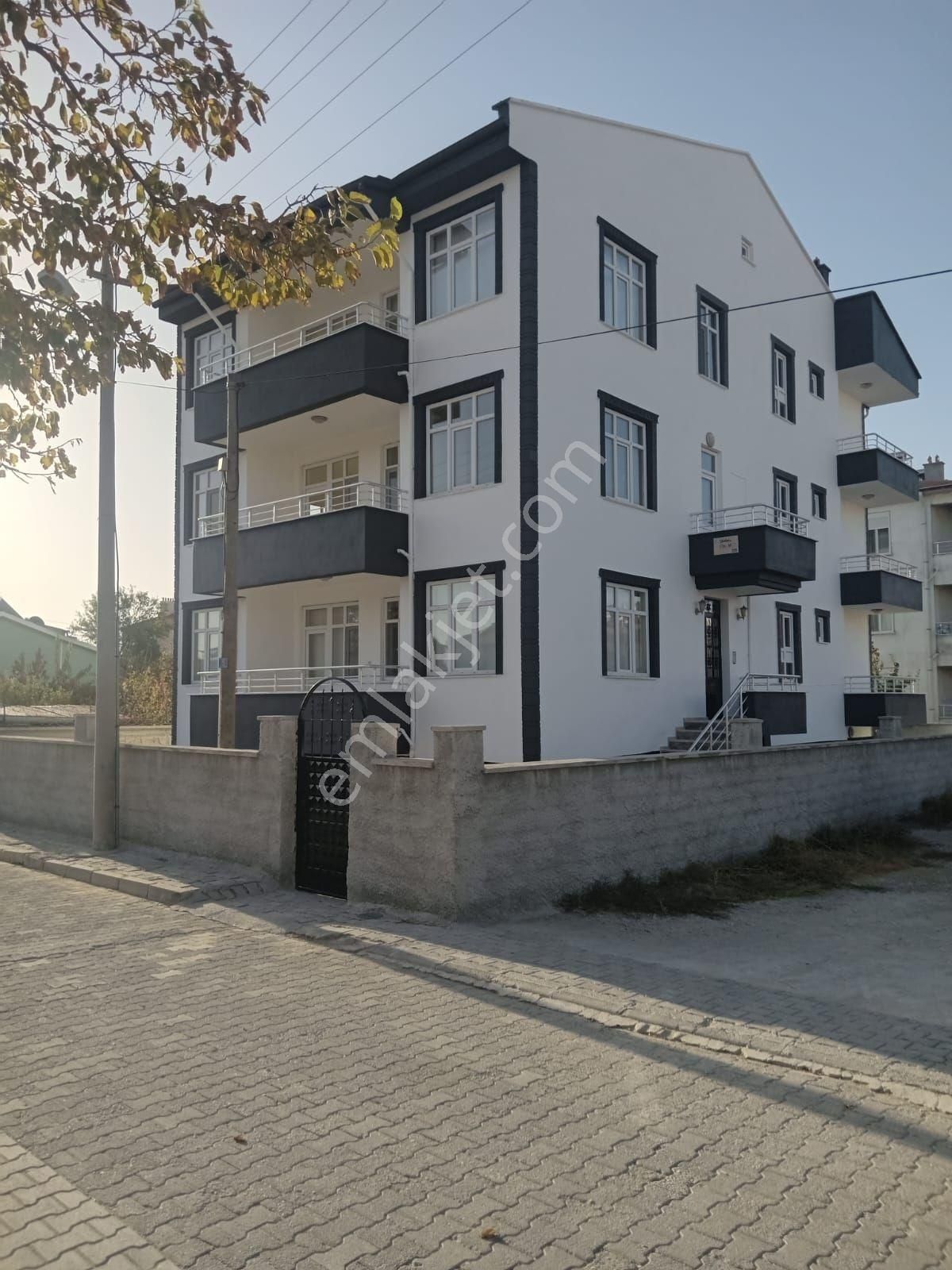 Cihanbeyli Karşıyaka Satılık Bina 438 M2 üzerinde 3 daire bina