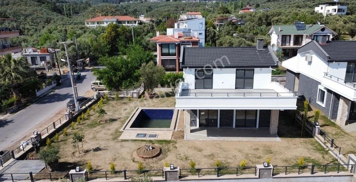 Edremit İskele Satılık Villa ÇİFCİ - ULUÇ İnşaat’tan 600 m2 Arsa İçerisinde Müstakil Havuzlu Lüks Villa 🔆