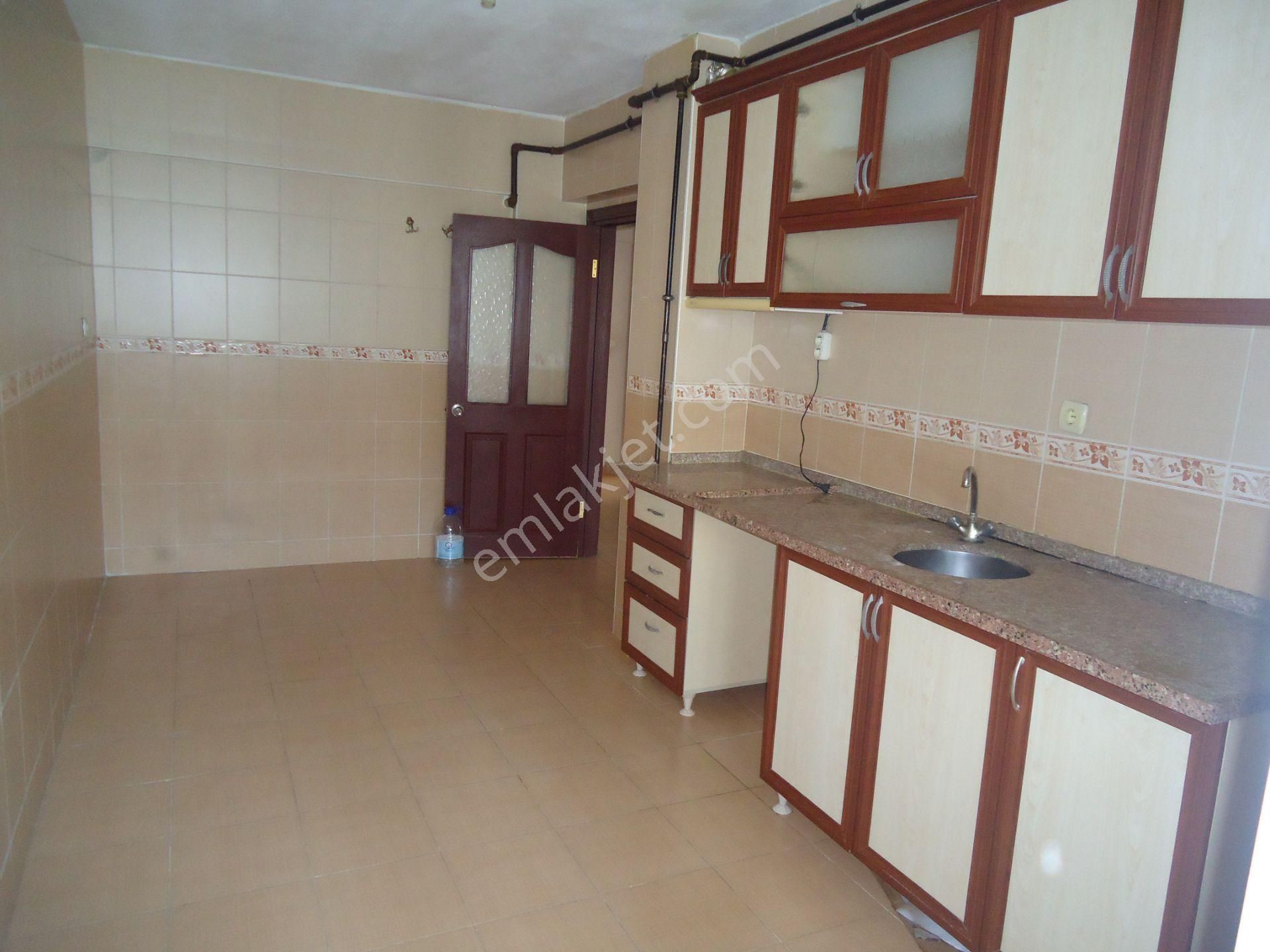 Krc'den Merkezi Konumda Katta Kiralık 3+1 Daire
