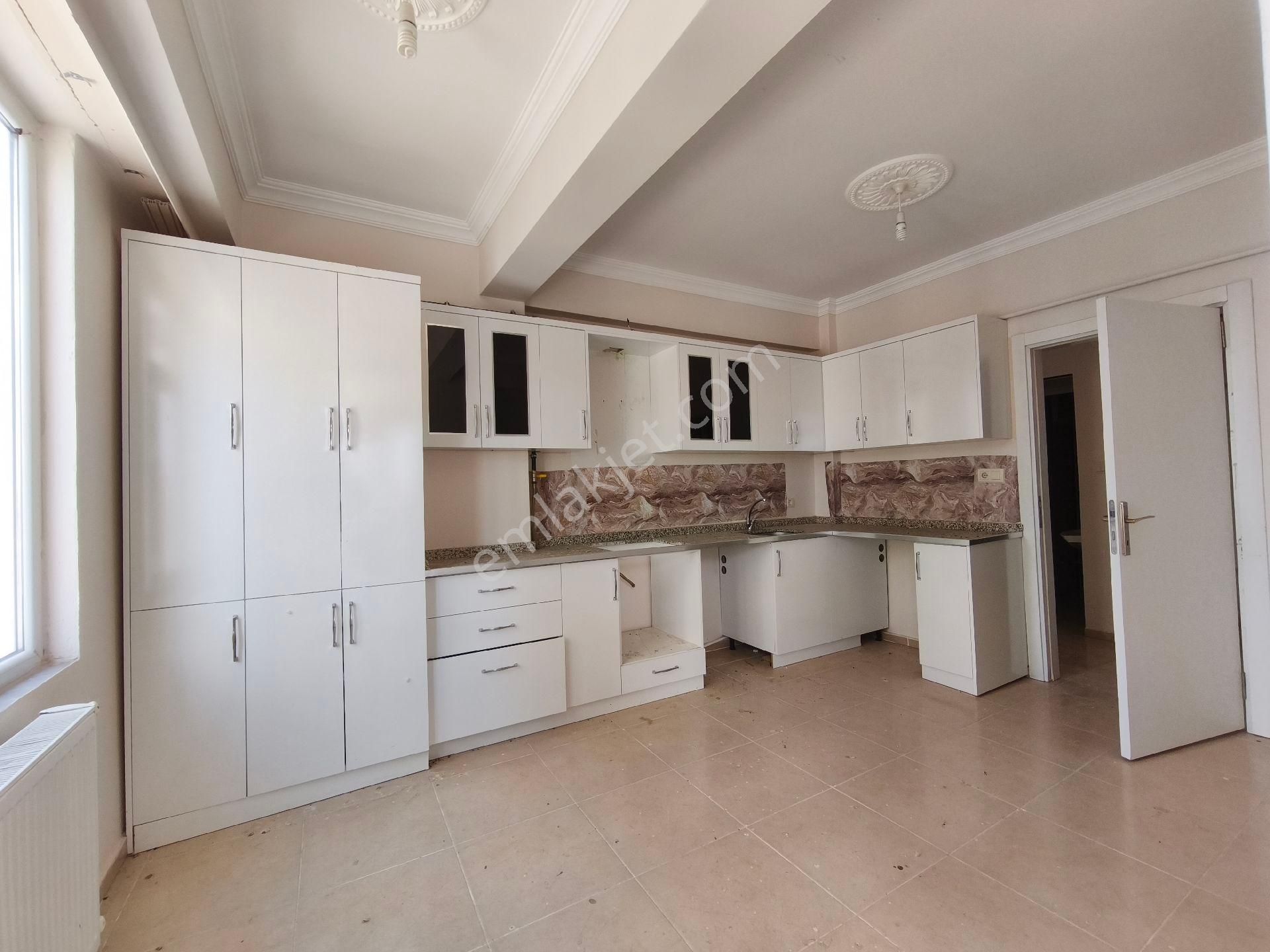 Kadir Geylani Emlaktan Karaköprü Narlıkuyuda Kiralık Geniş 2+1 Ara Kat