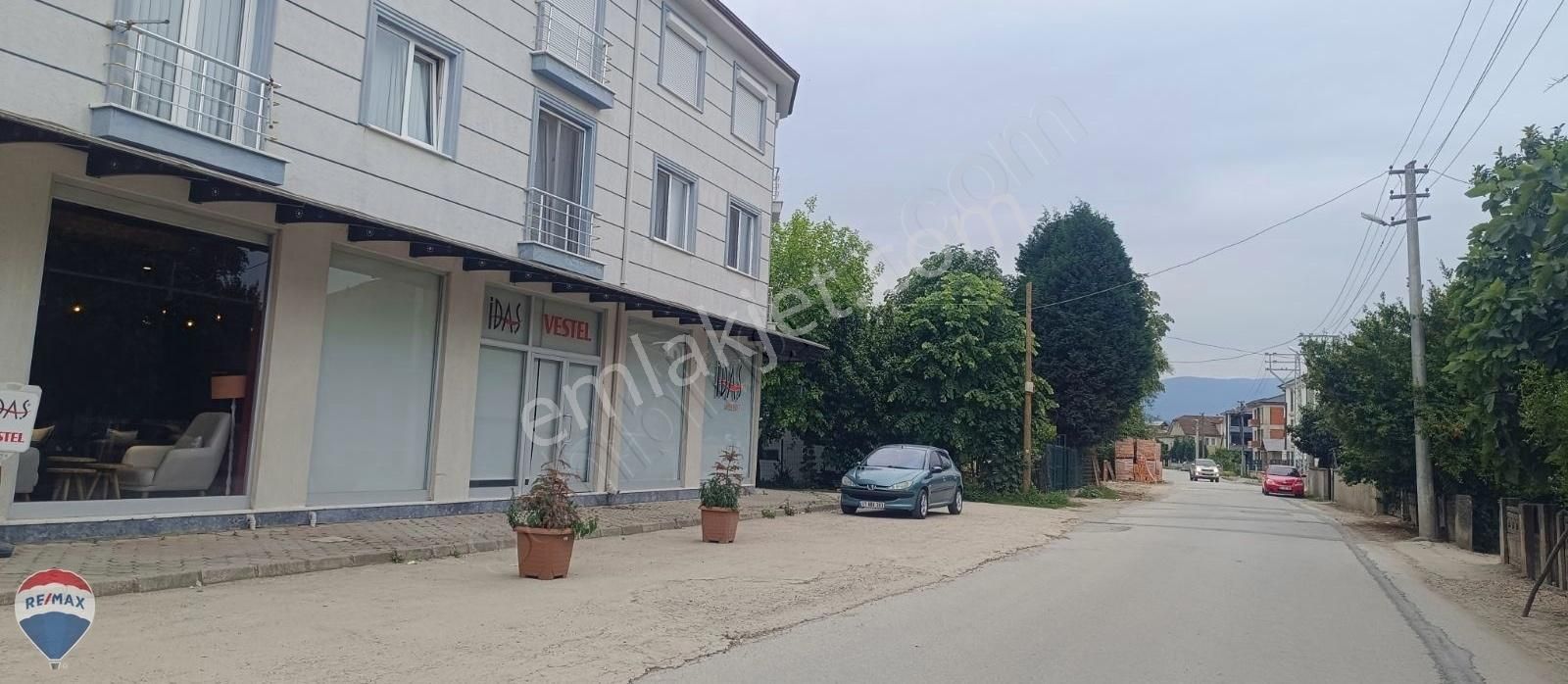 Akyazı Ömercikler Satılık Daire ÖMERCİKLER MAHALLESİ'NDE AÇIK OTOPARKLI 3+1 FERAH DAİRE