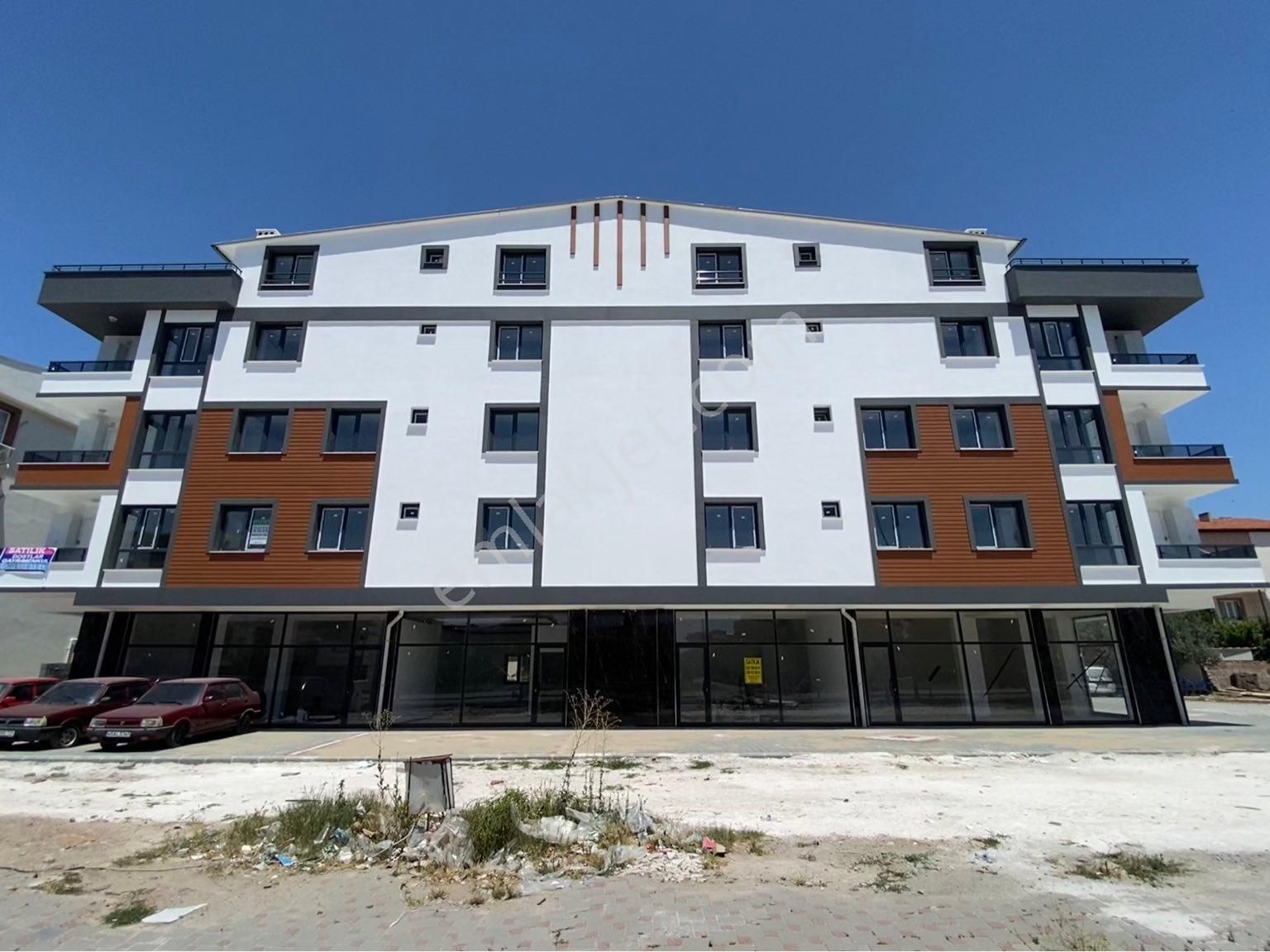 Akhisar Efendi Satılık Daire EFENDİ MAHALLESİ RİNG YOLU ÜZERİ GÜNEY CEPHE,105 M2 2+1 DAİRE