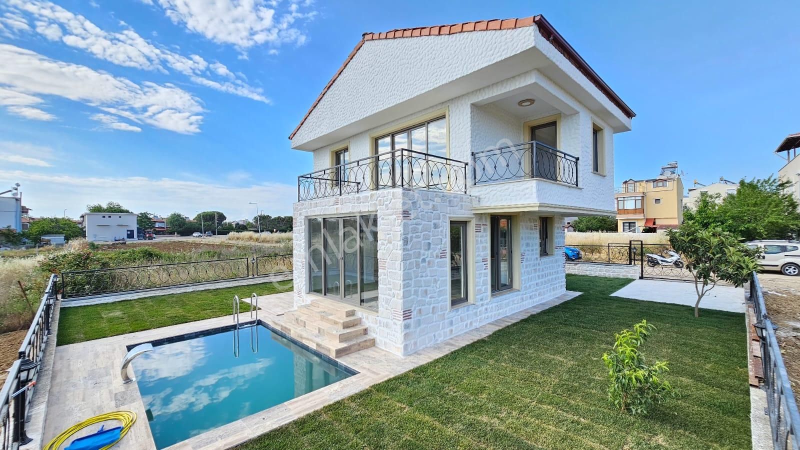 Dikili Salihler Satılık Villa  İzmir Dikili Salihler Satılık Müstakil Havuzlu Sıfır 3+1 Villa